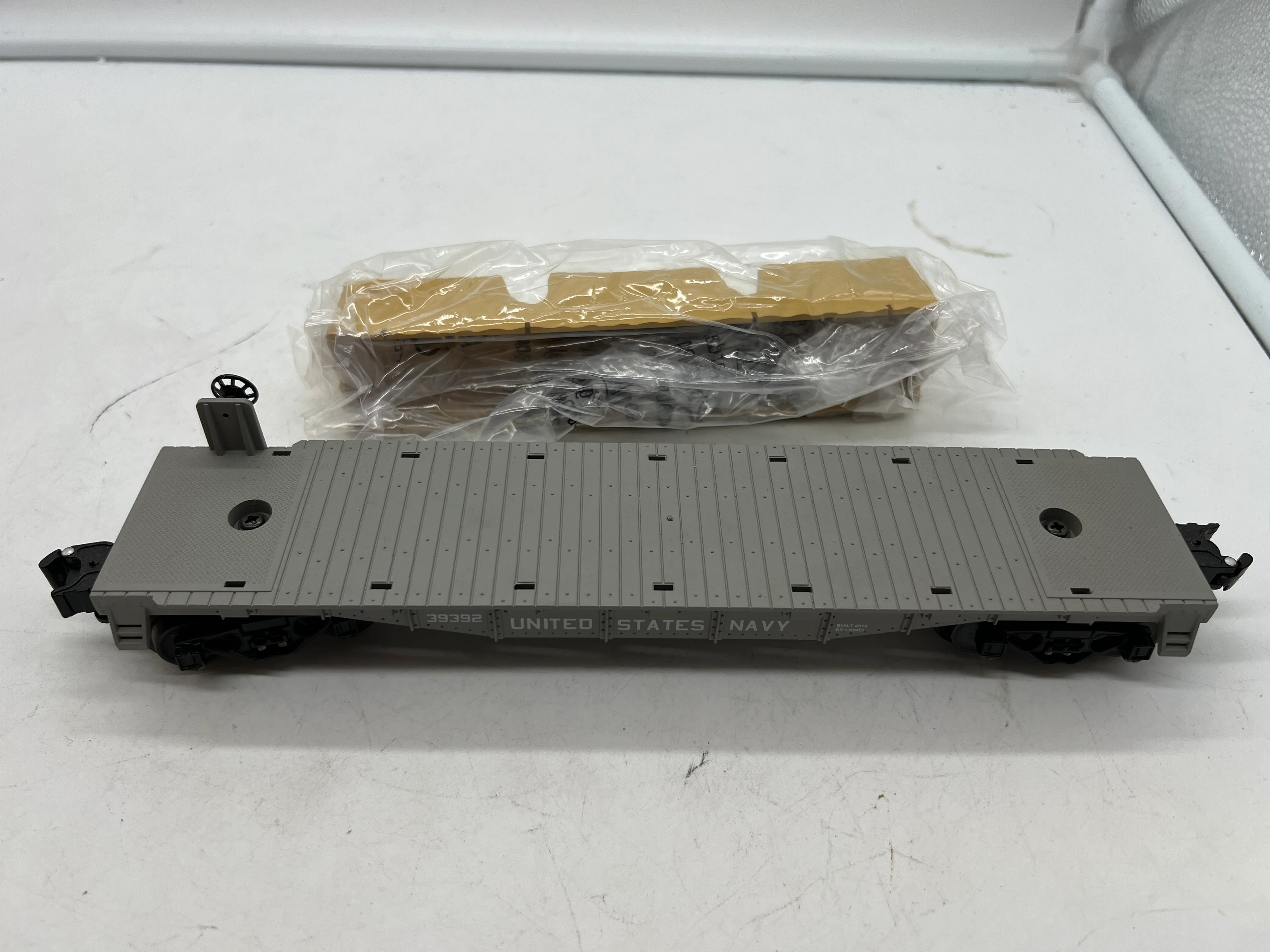 Lionel 6-39392 U.S. NAVY MADE IN USA FLATCAR O SCALE Like New - Image 2
