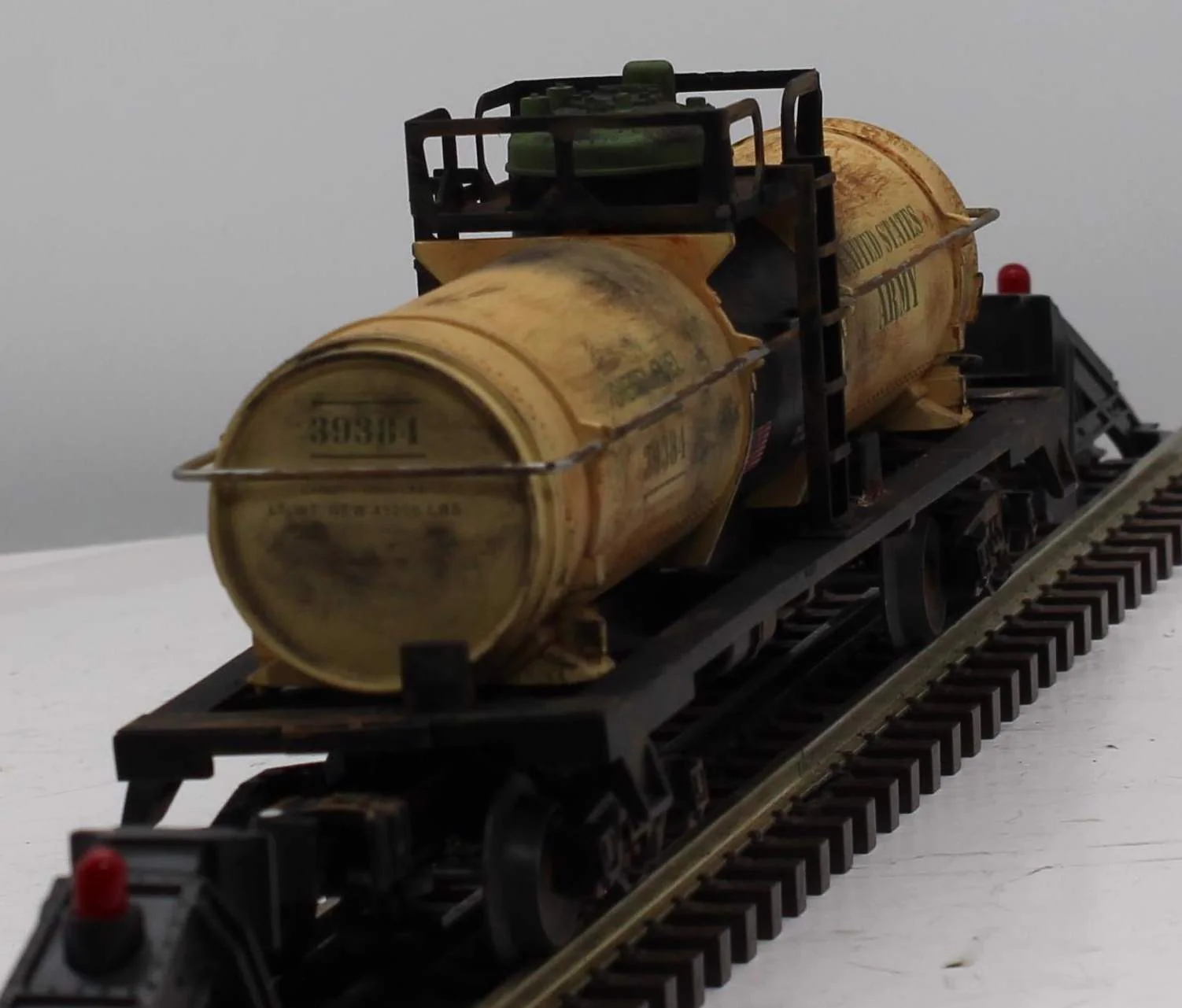Lionel 6-39399 U.S. Army Made in USA Tank Car O SCALE WEATHERED AS IS Like New - Image 2
