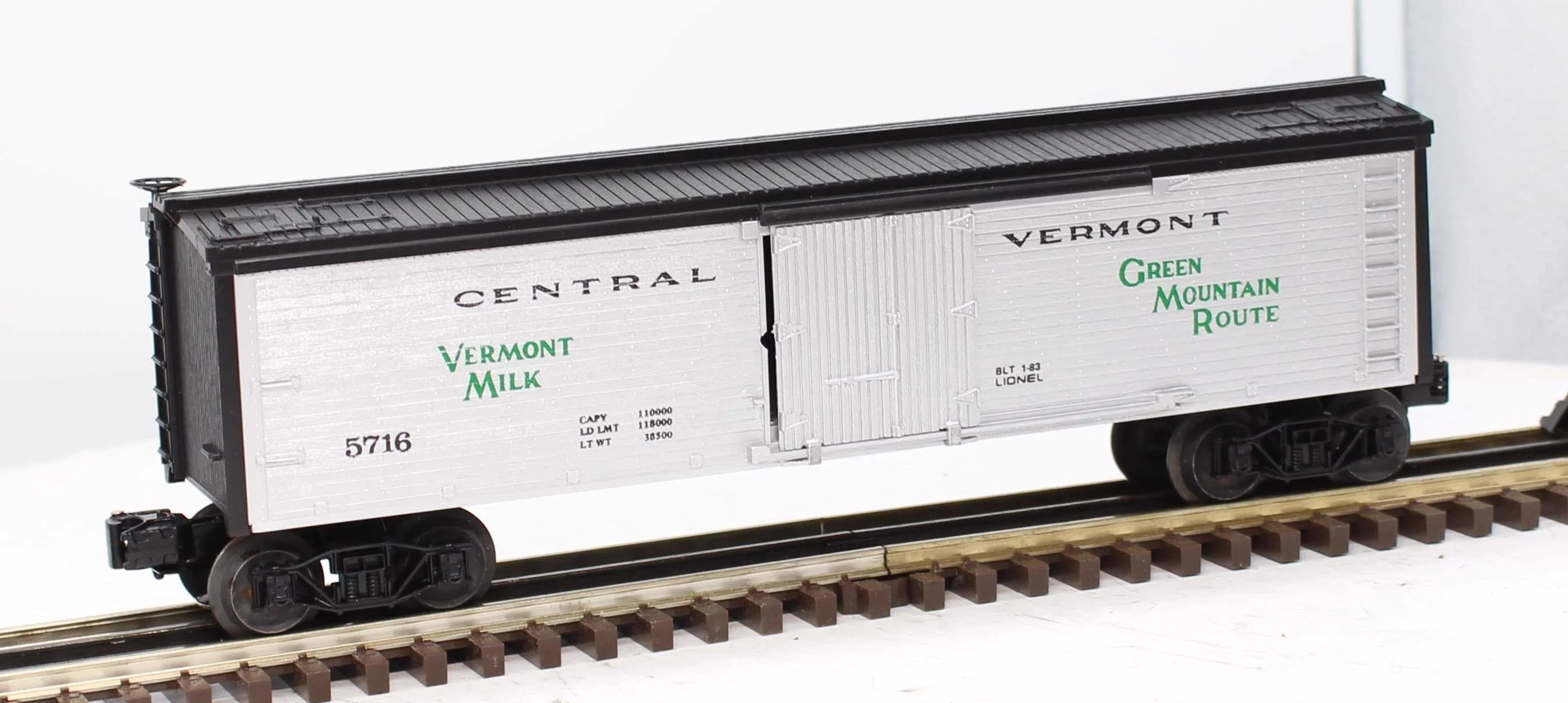 Lionel 6-5716 CENTRAL VERMONT Woodside Reefer 5716 O Scale Like New