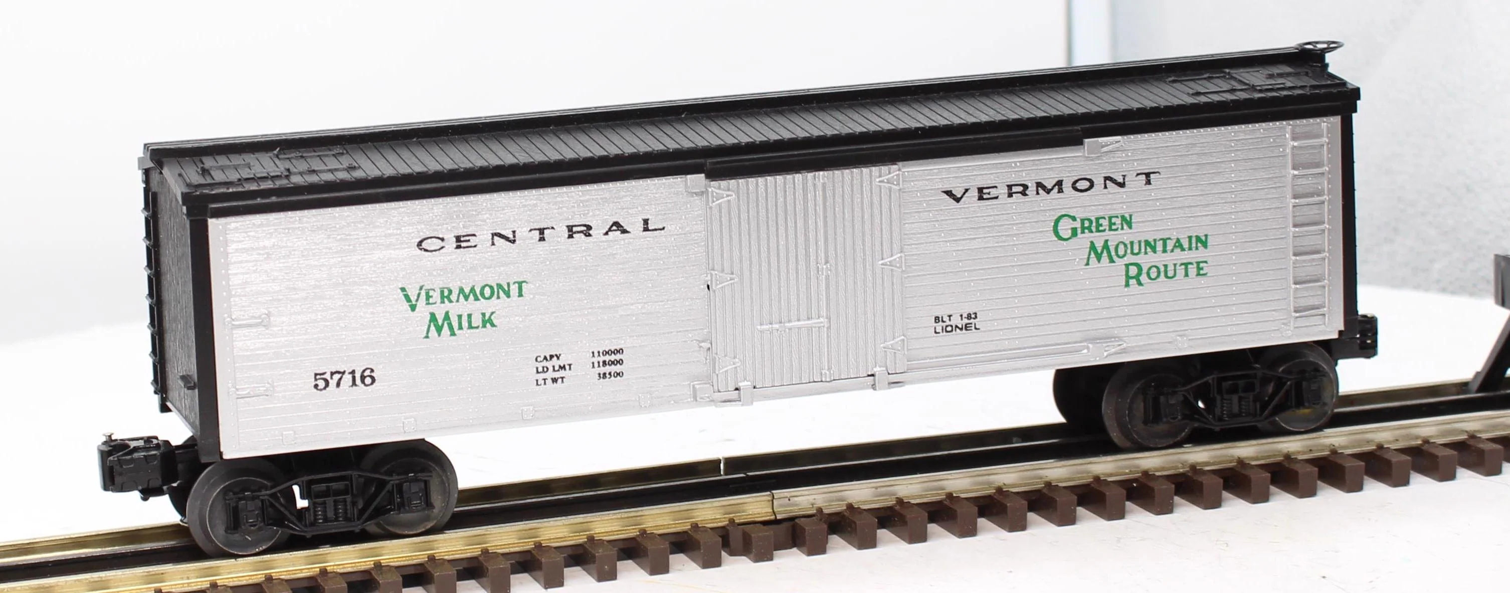 Lionel 6-5716 CENTRAL VERMONT Woodside Reefer 5716 O Scale Like New - Image 2