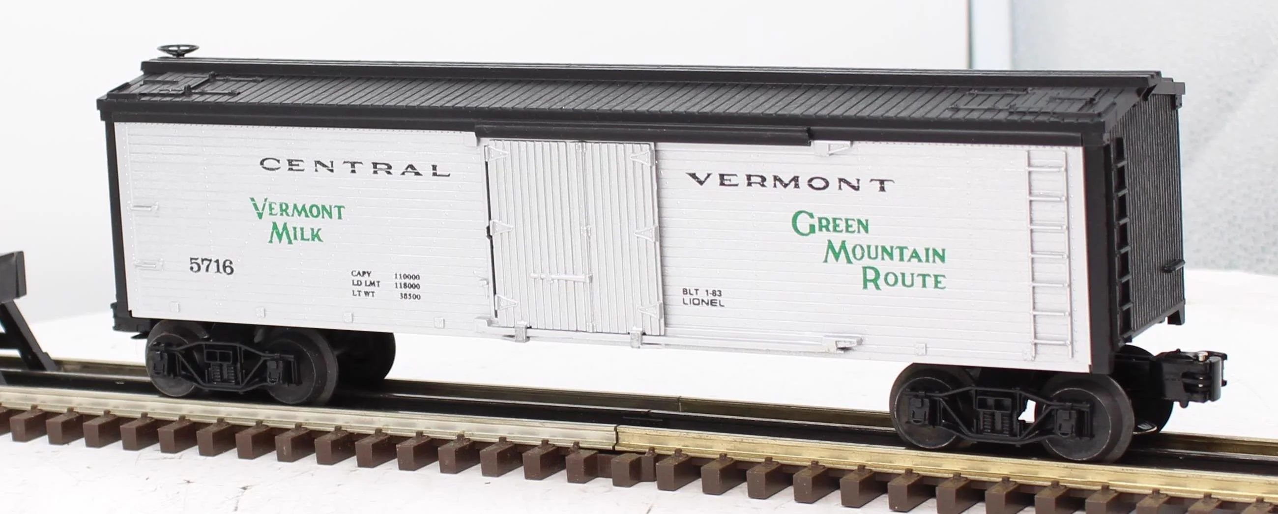 Lionel 6-5716 CENTRAL VERMONT Woodside Reefer 5716 O Scale Like New - Image 3