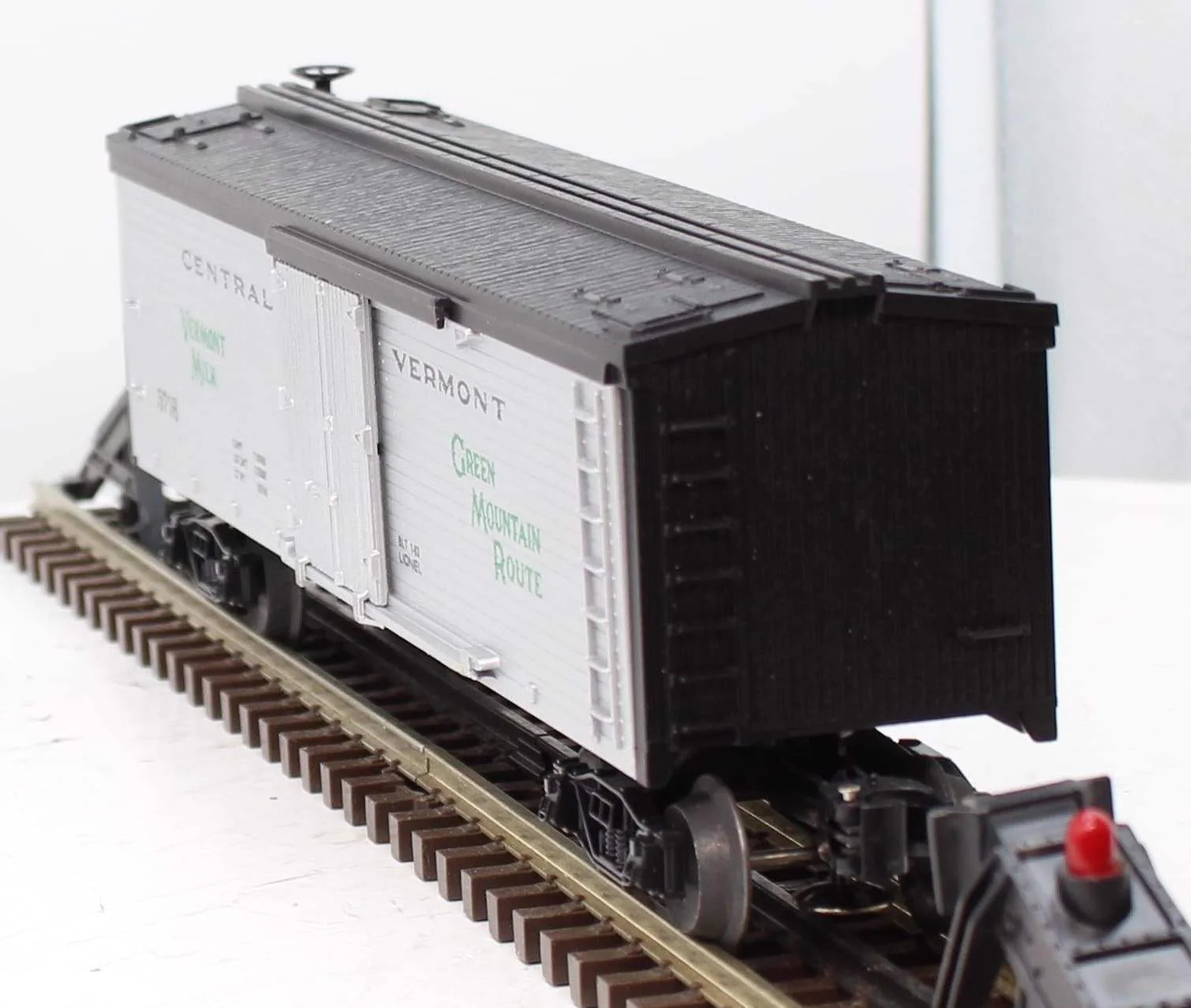Lionel 6-5716 CENTRAL VERMONT Woodside Reefer 5716 O Scale Like New - Image 5
