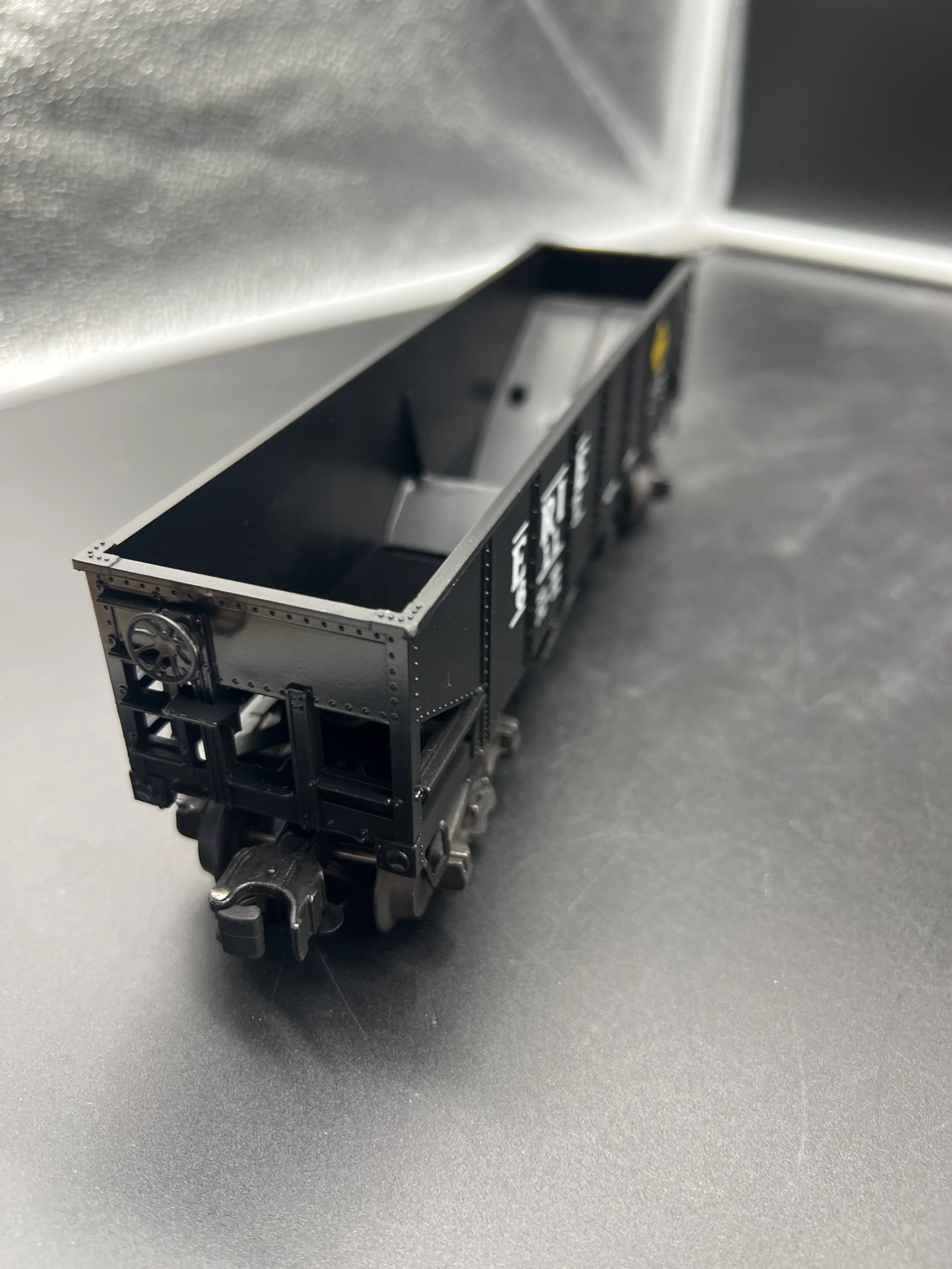 Lionel 6-6117 Erie operating hopper car O SCALE Like New Damaged Box - Image 4