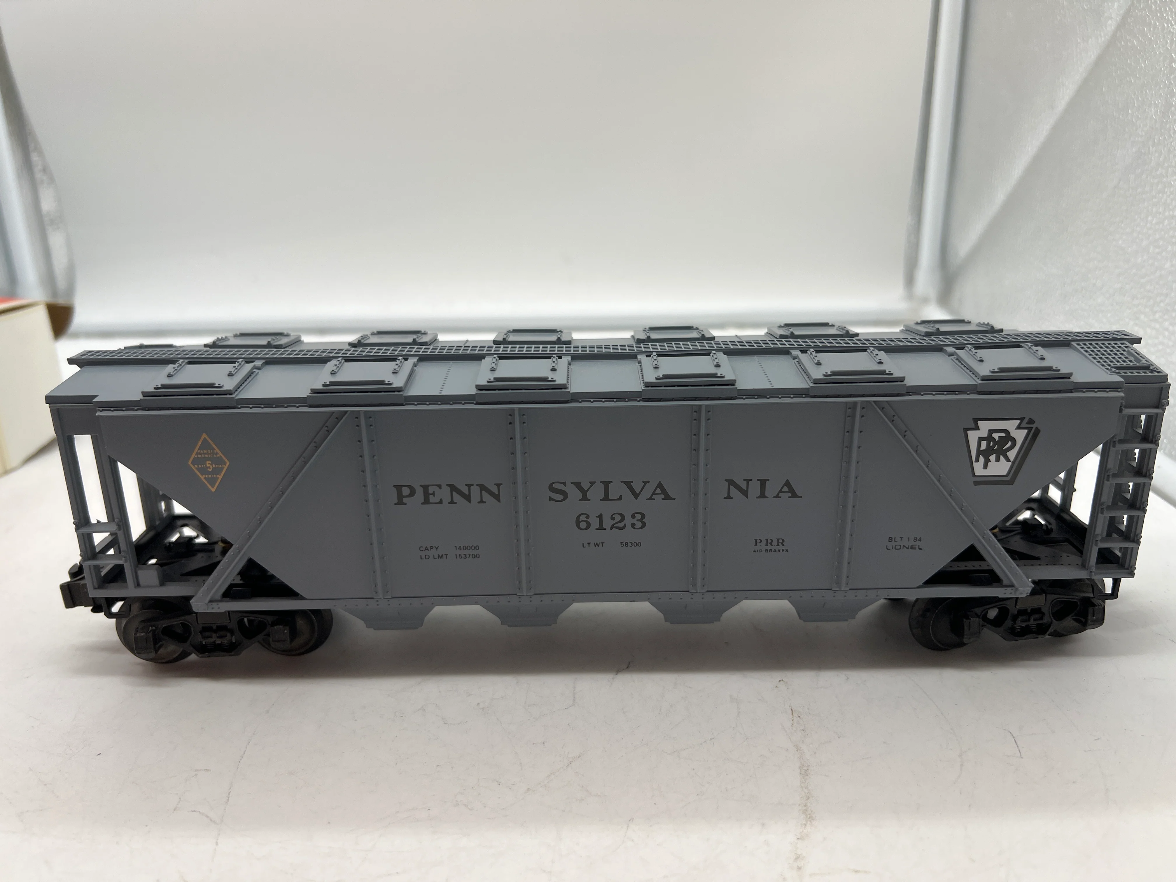 Lionel 6-6123 Pennsylvania PRR 4-bay covered hopper #6123 O SCALE Like New - Image 3