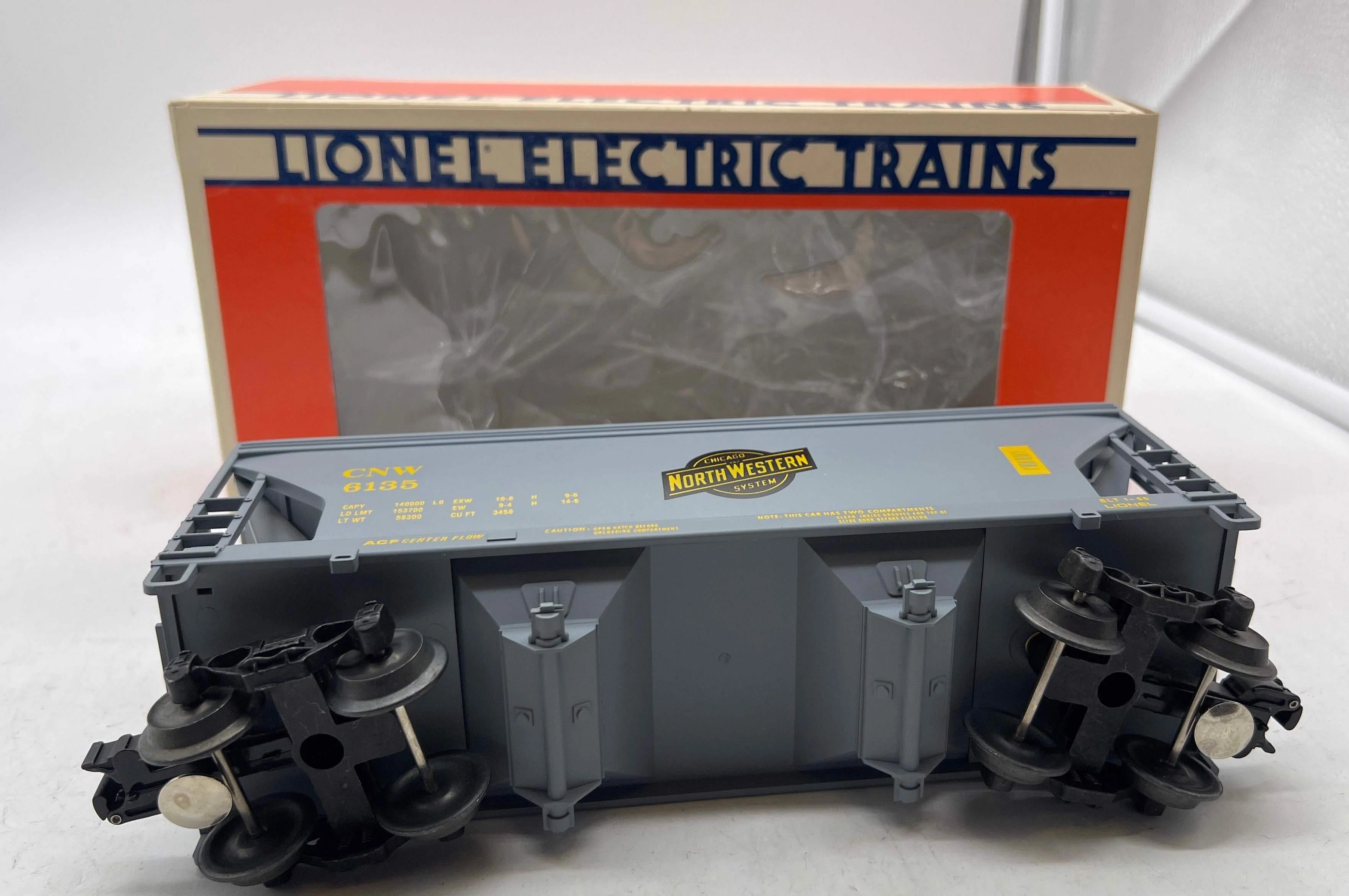 Lionel 6-6135 CHICAGO & NORTH WESTERN CNW 2-Bay Center Flow Hopper 6135 O Scale Like New - Image 2