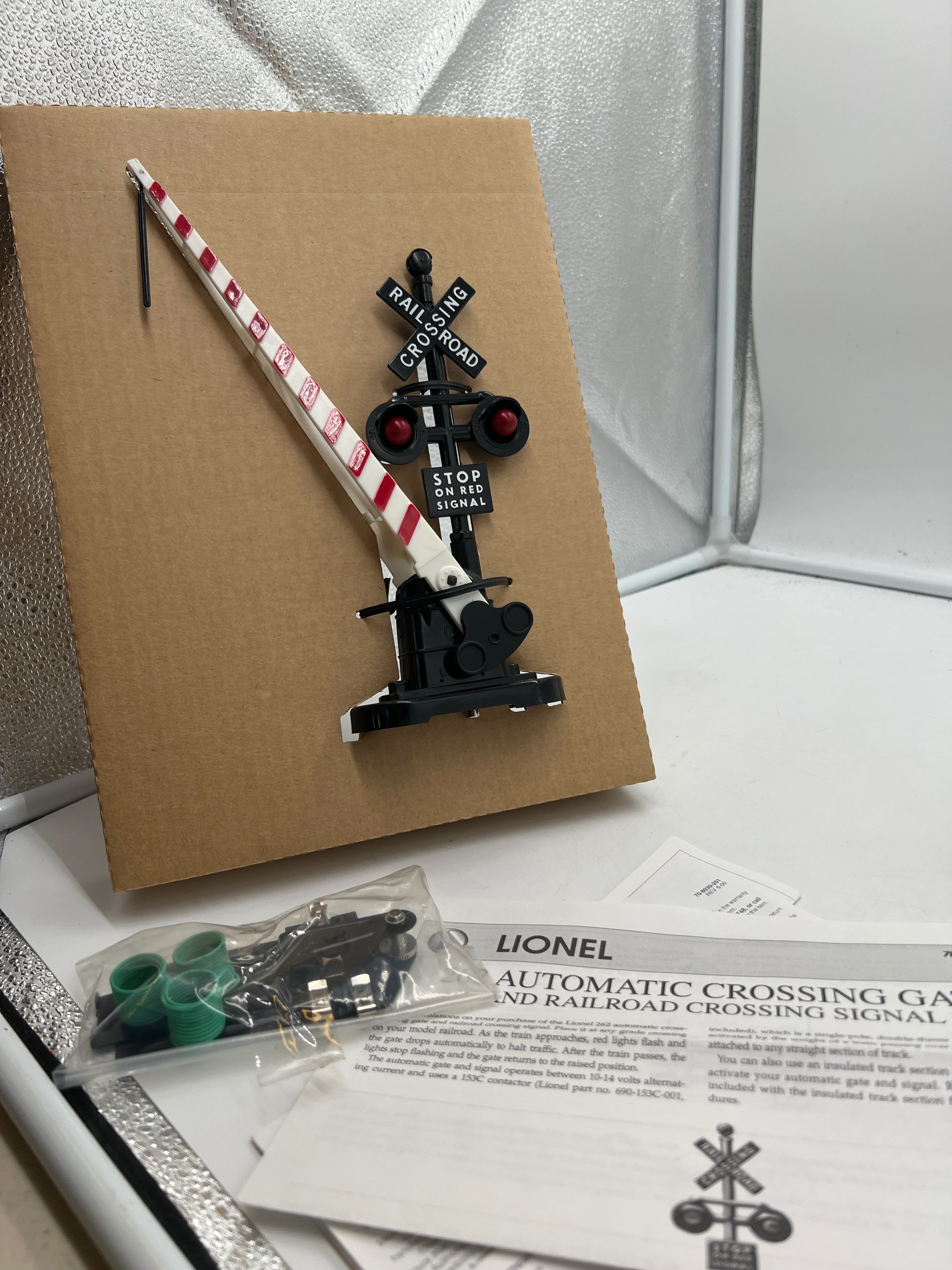 Lionel 6-62162 AUTO CROSSING GATE AND SIGNAL O SCALE NEW - Image 2