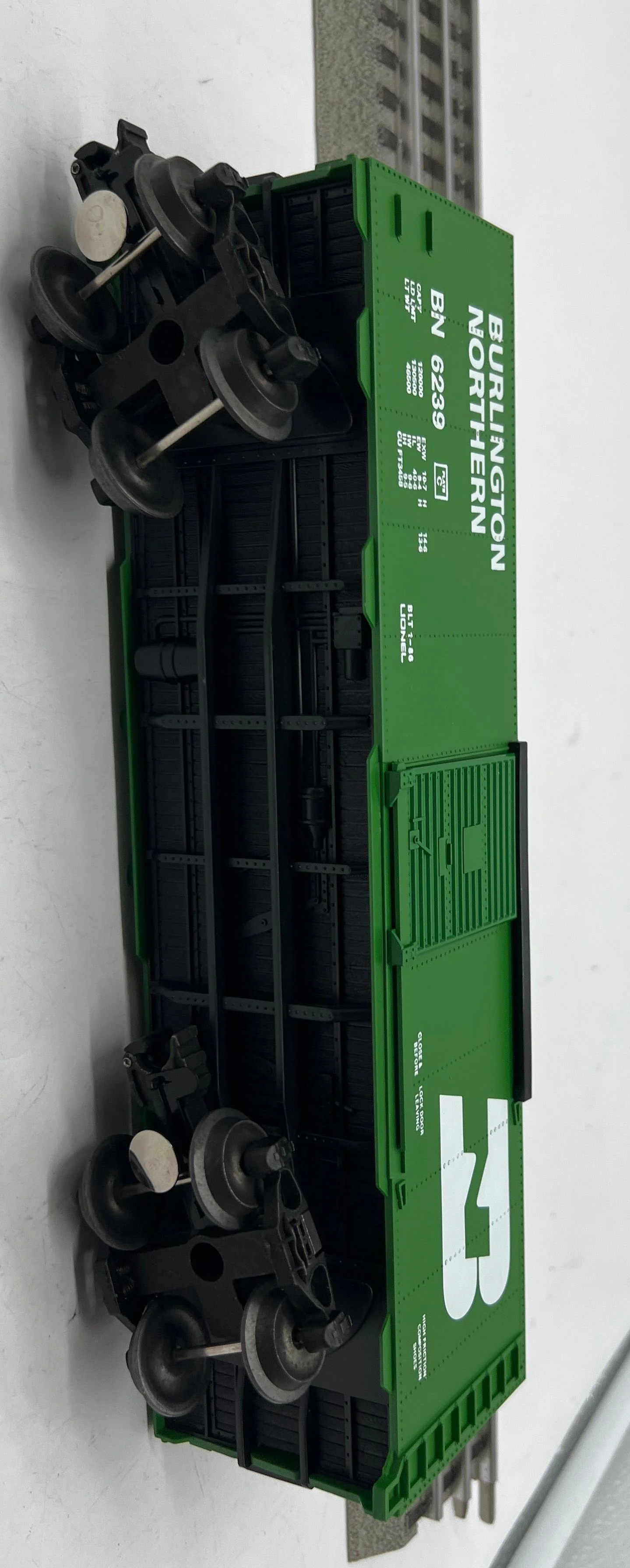 Lionel 6-6239 Burlington Northern Standard Boxcar 6239 O SCALE Like New - Image 2