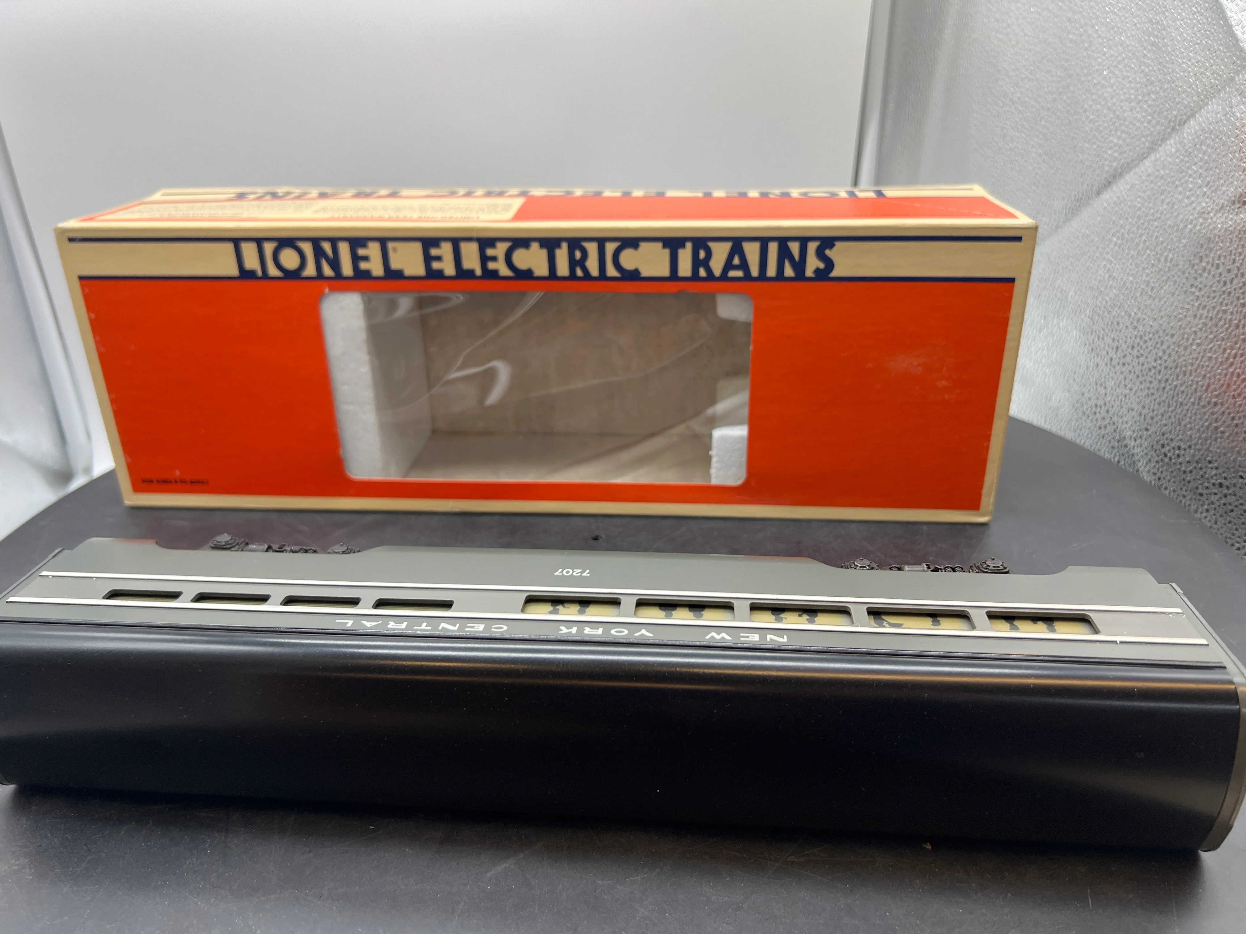 Lionel 6-7207 New York Central Century Aluminum Dining Car O SCALE Used Excellent Damaged Box 2 - Image 6
