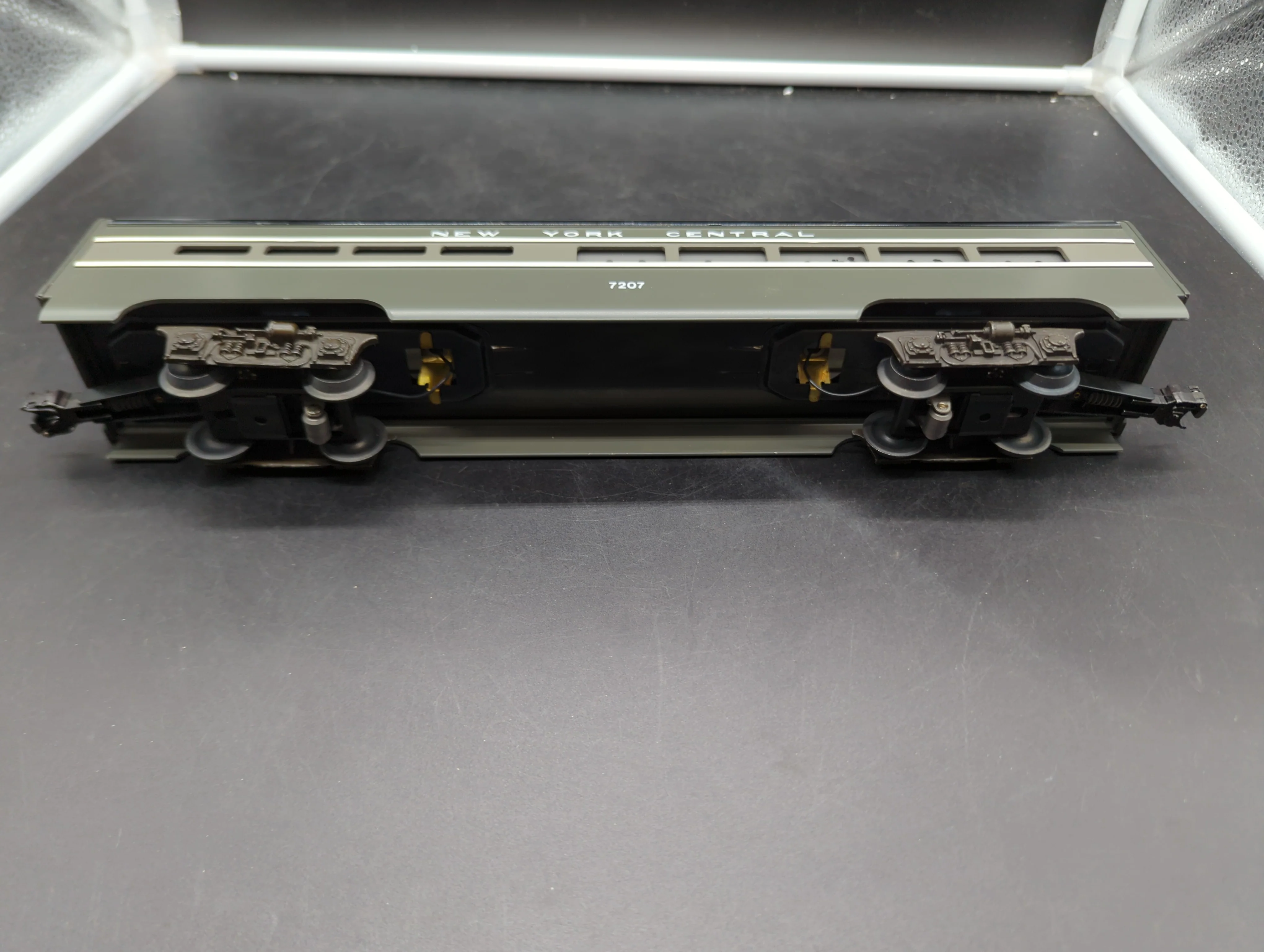 Lionel 6-7207 New York Central NYC Century aluminum dining car O SCALE Used Excellent Damaged Box - Image 4