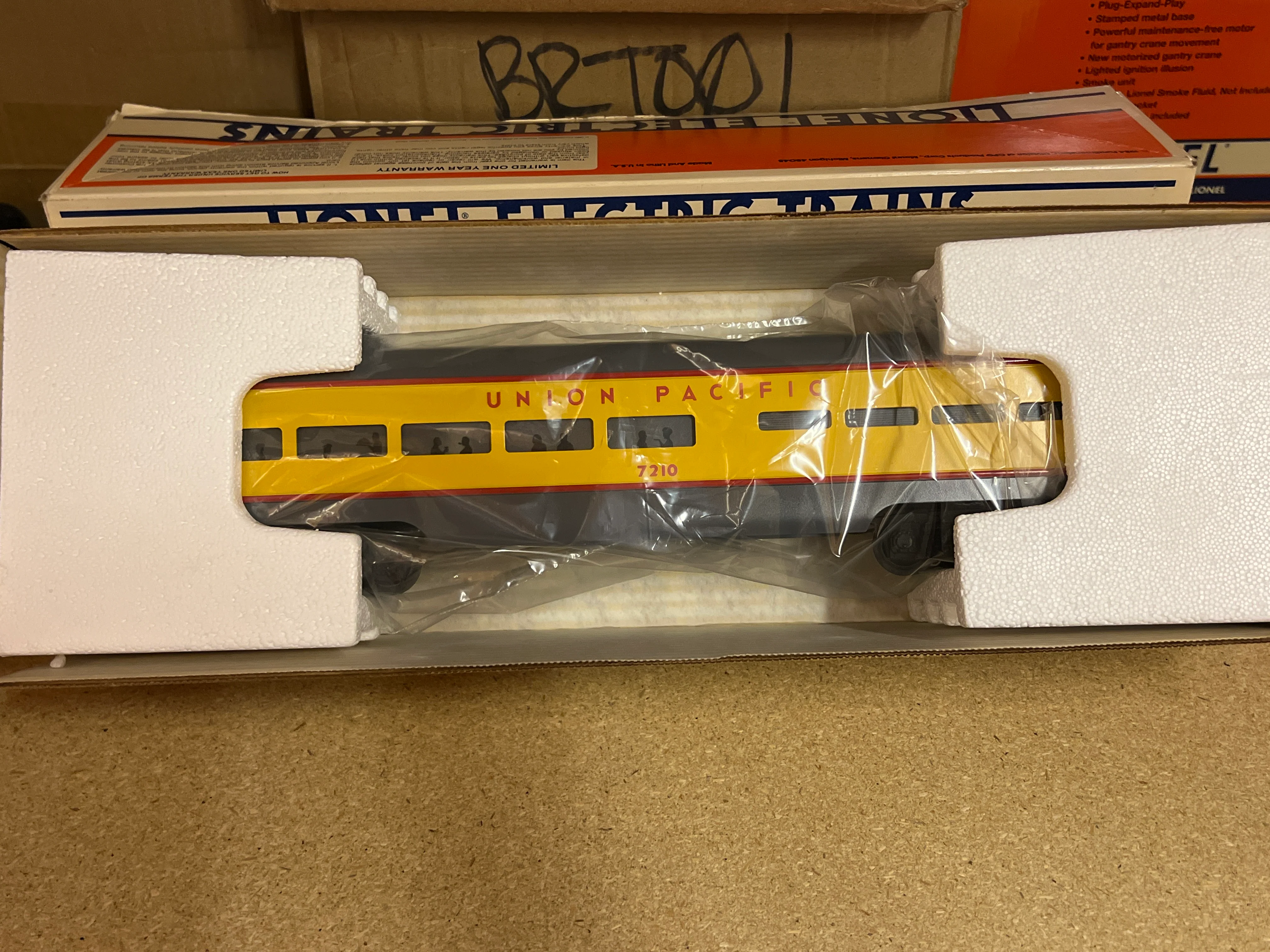 Lionel 6-7210 Union Pacific aluminum 15" passenger diner car # 7210 O scale  NEW