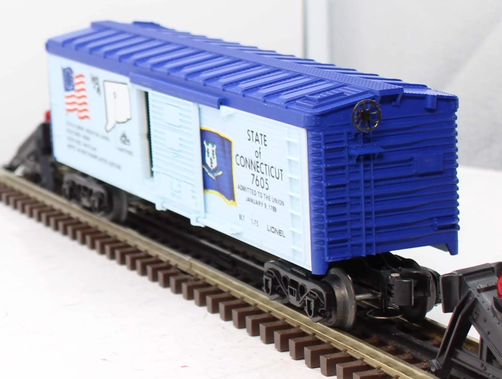 Lionel 6-7605 STATE OF CONNECTICUT Spirit of 76 Boxcar Mainline #7605 O Scale Like New - Image 2