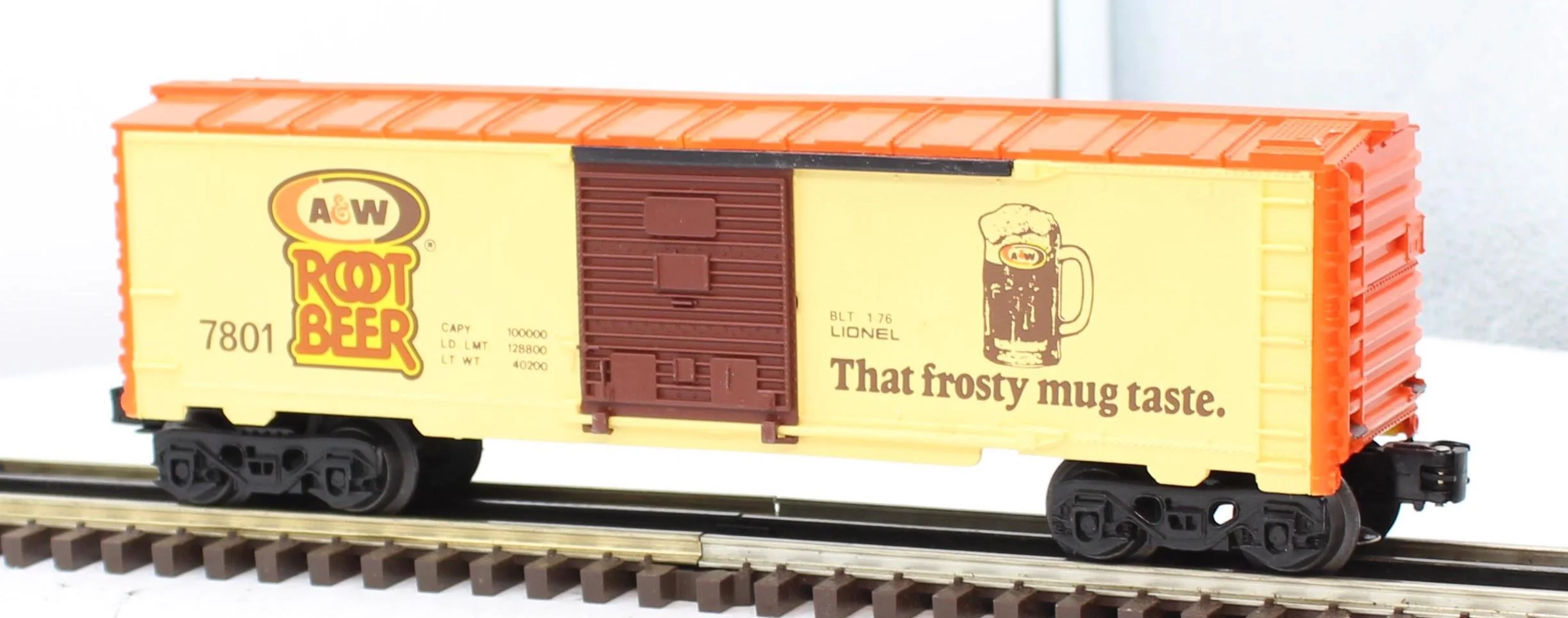 Lionel 6-7801 A&W Root Beer Boxcar O Scale Like New Damaged Box - Image 4
