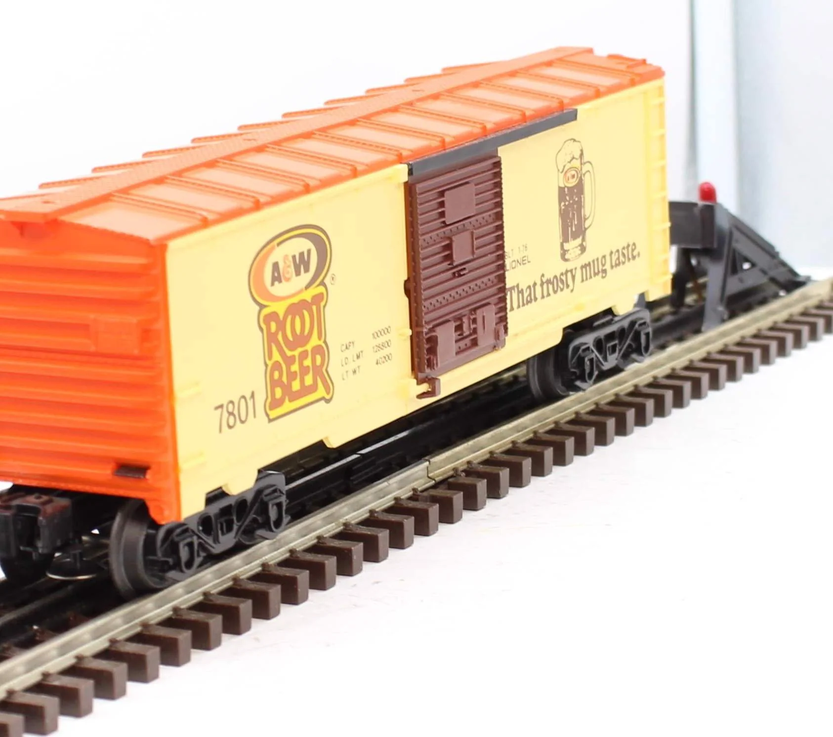 Lionel 6-7801 A&W Root Beer Boxcar O Scale Like New Damaged Box - Image 6