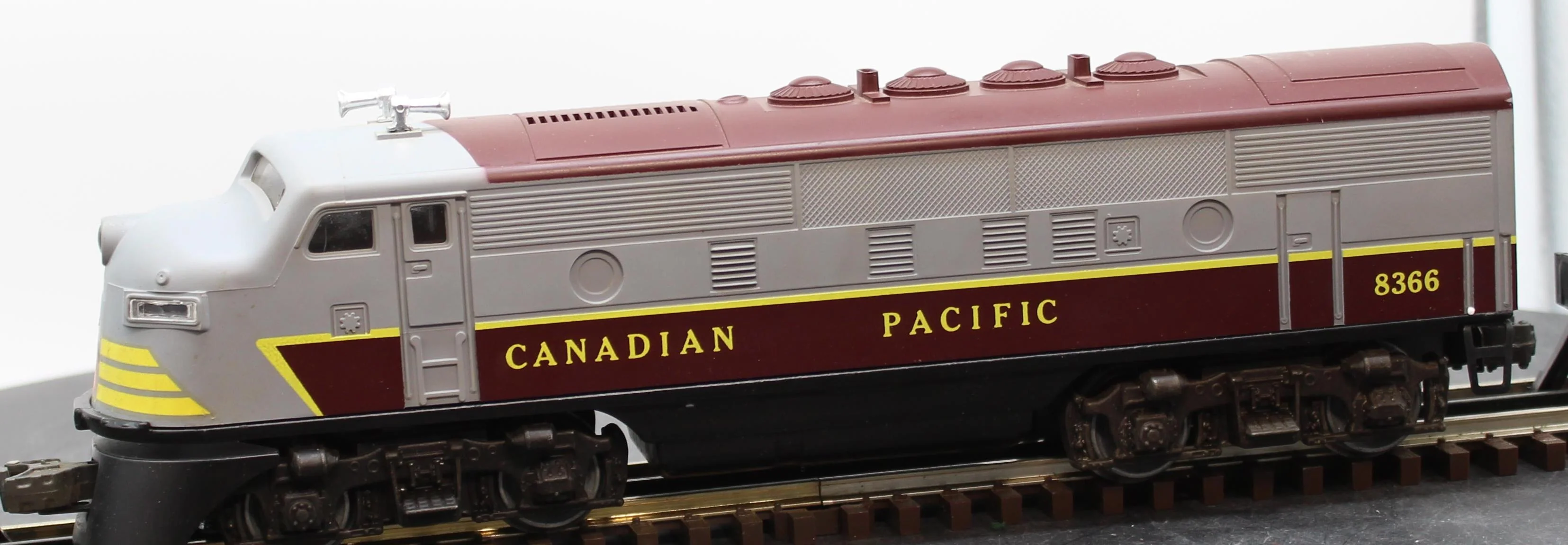 Lionel 6-8366 O Canadian Pacific F3 A Dummy Diesel Locomotive O SCALE Used Damaged Box - Image 6