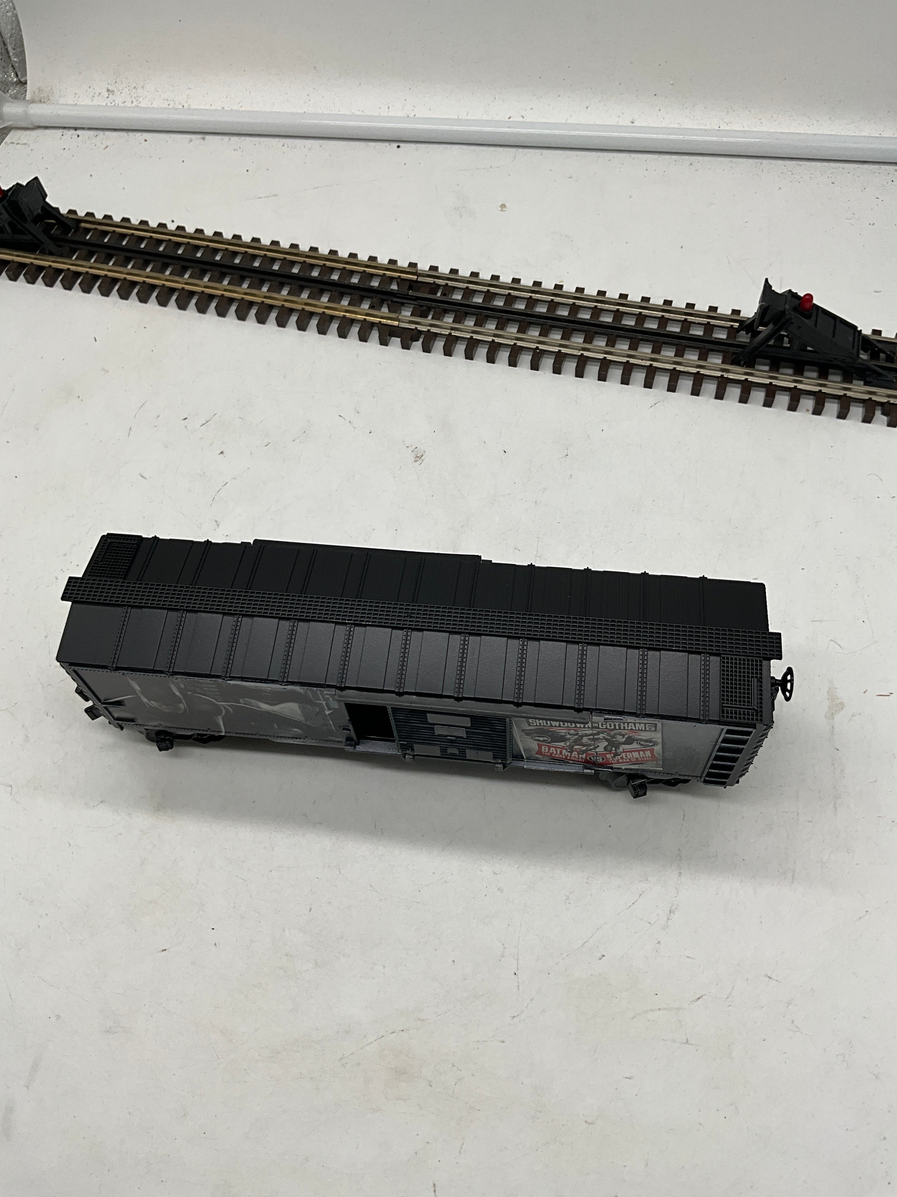 Lionel 6-83776 THE DARK KNIGHT BOXCAR O SCALE Like New - Image 5
