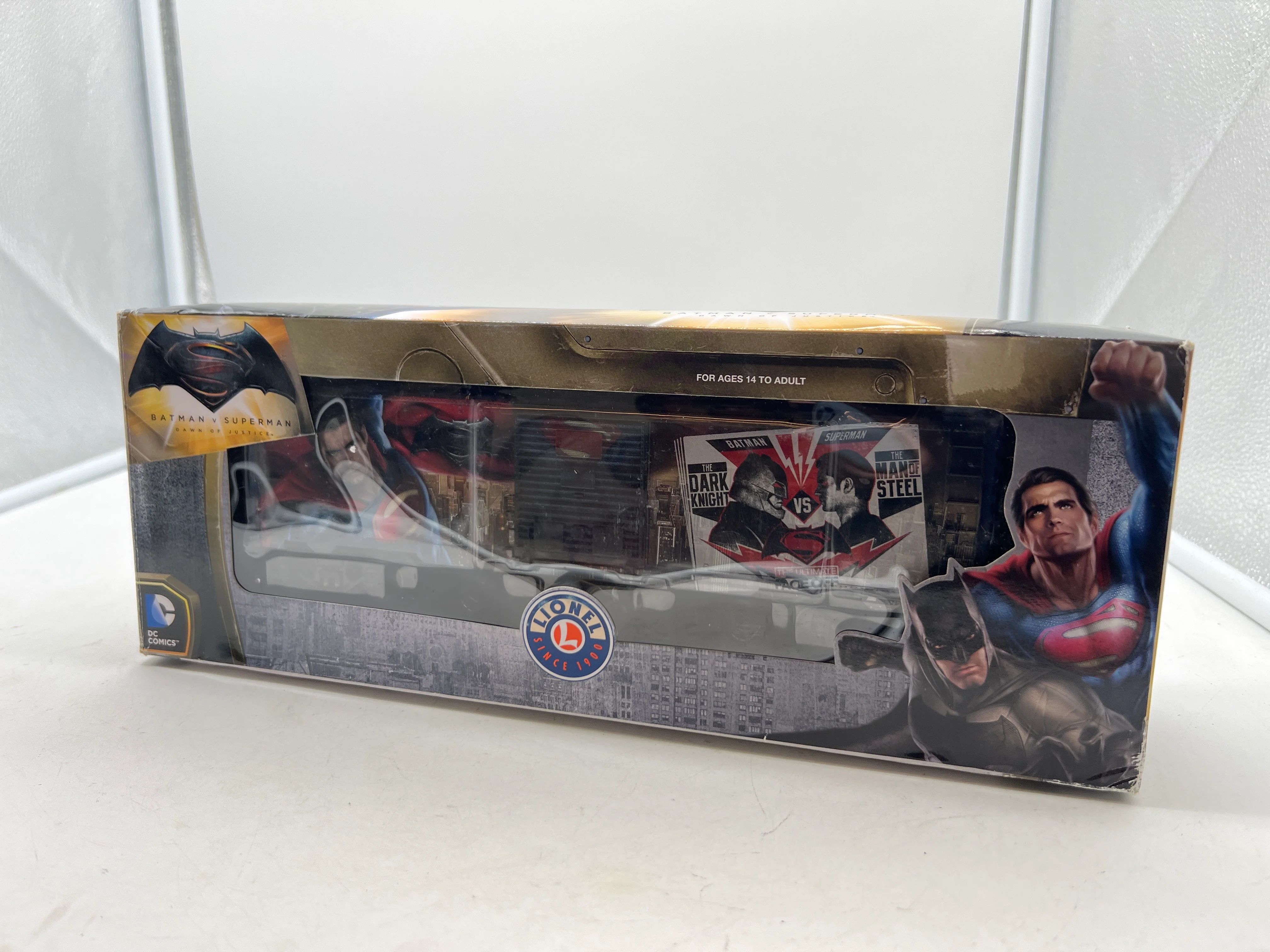 Lionel 6-83780 Batman V Superman  MAN OF STEEL BOXCAR O SCALE NEW DISPLAYED - Image 2