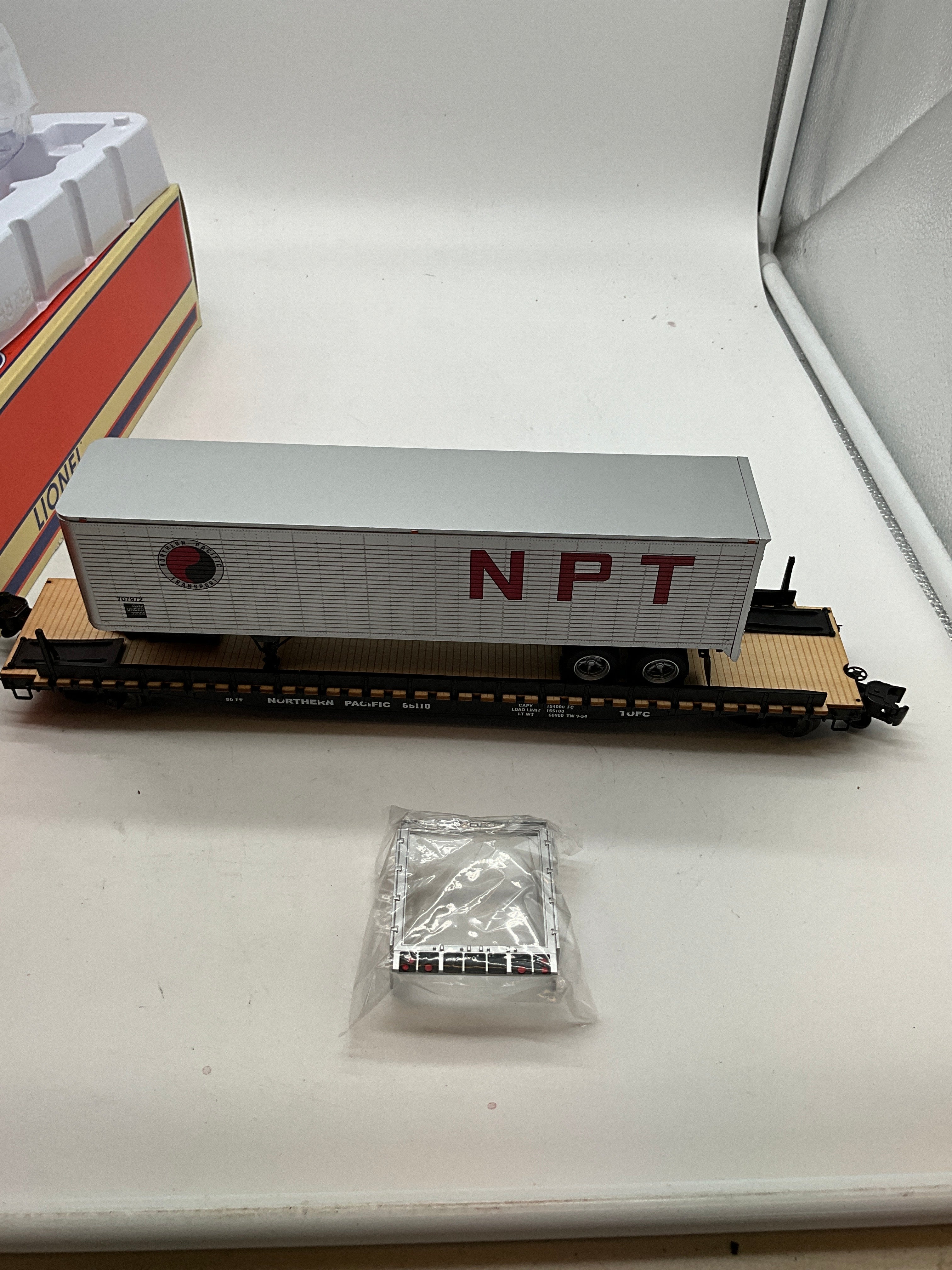 Lionel 6-84870 NORTHERN PACIFIC PS-4 #65110 W/ 40' TRAILER O SCALE Like New - Image 5