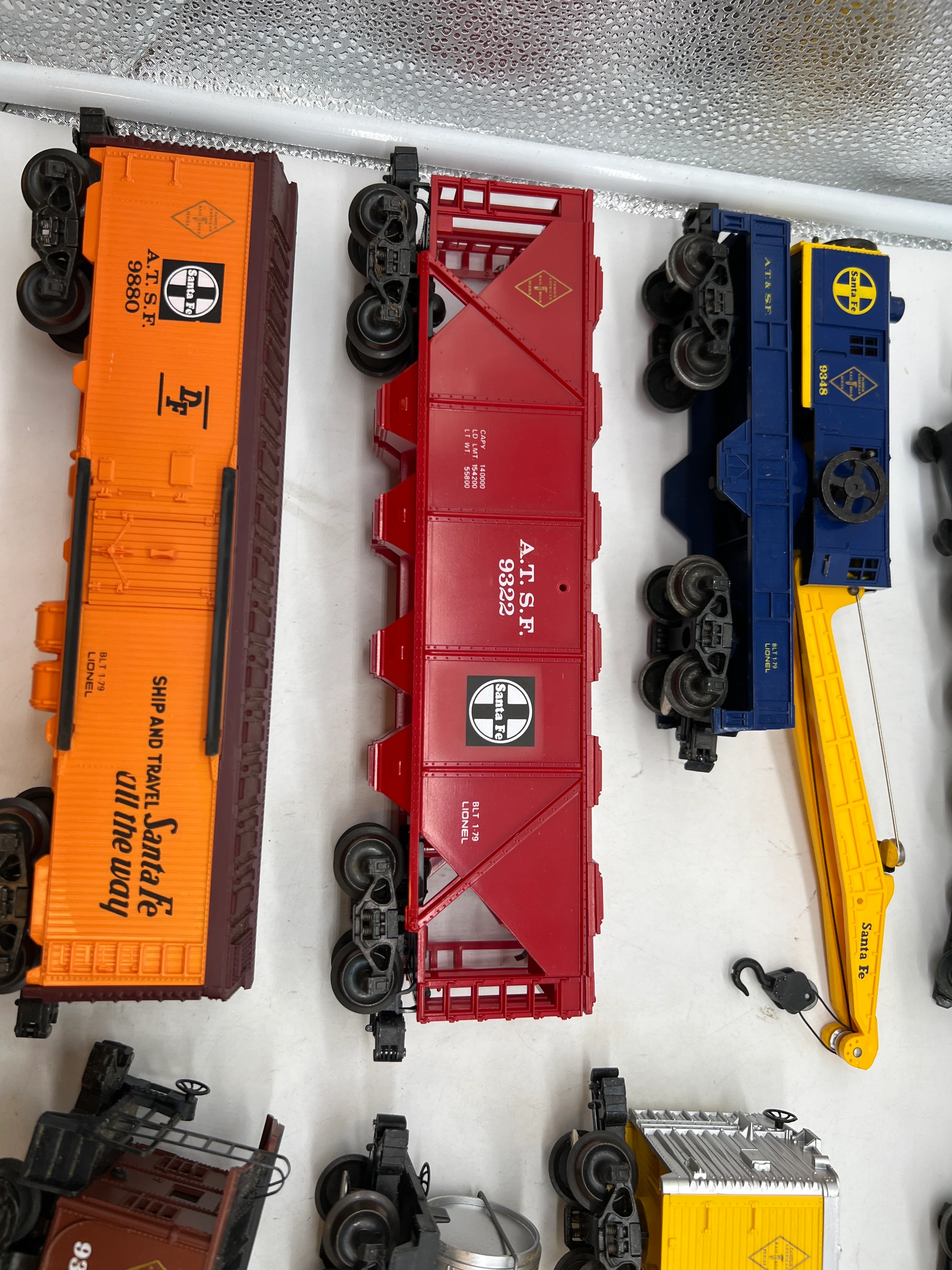 Lionel 6-8900, 6-9348, 6-9321, 6-7712, 6-9322, 6-9880, 6-9323 ATSF Santa Fe Famous American Railroad Series Railroad Freight Car Set (Set of 7) Caboose in wrong box O Scale Used Excellent - Image 2