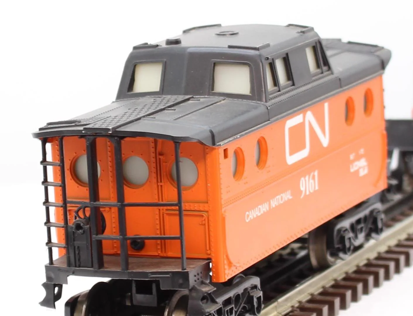 Lionel 6-9161 CANADIAN NATIONAL Caboose Mainline O Scale [missing coupler] Used - Image 6