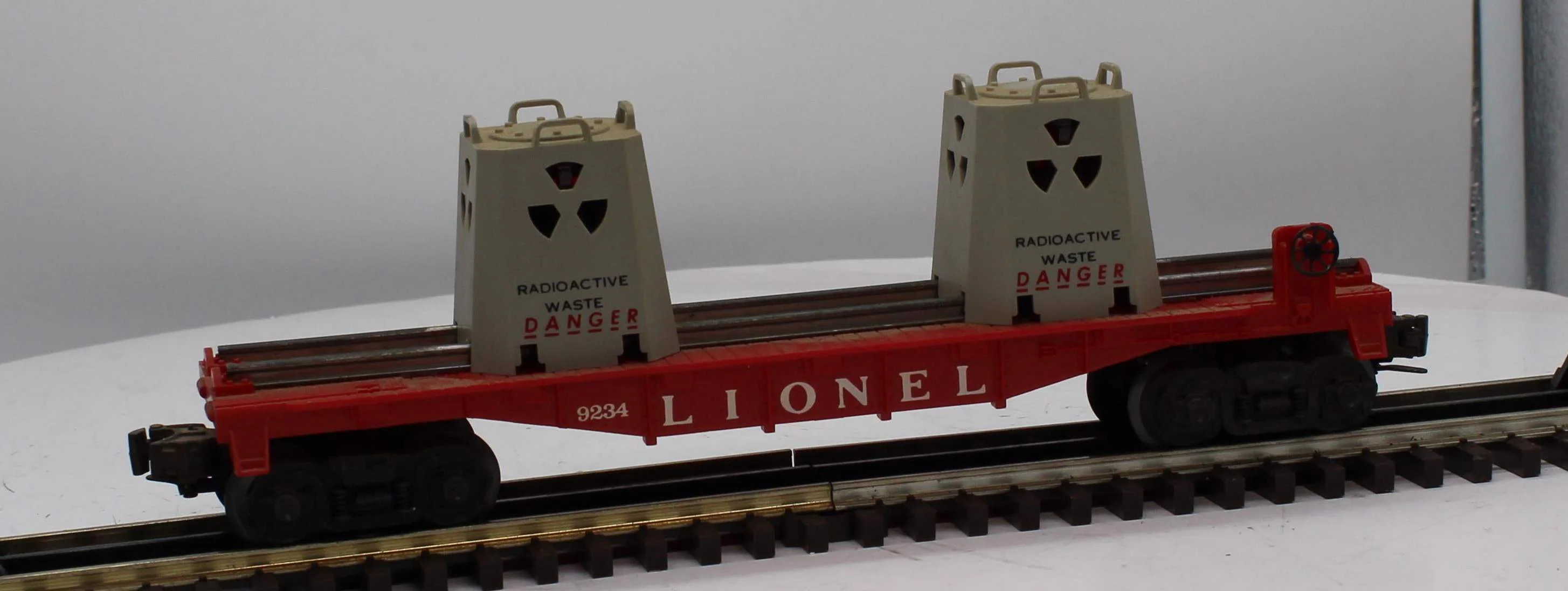 Lionel 6-9234 Lionel Radioactive Waste Car O Scale Used - Image 2