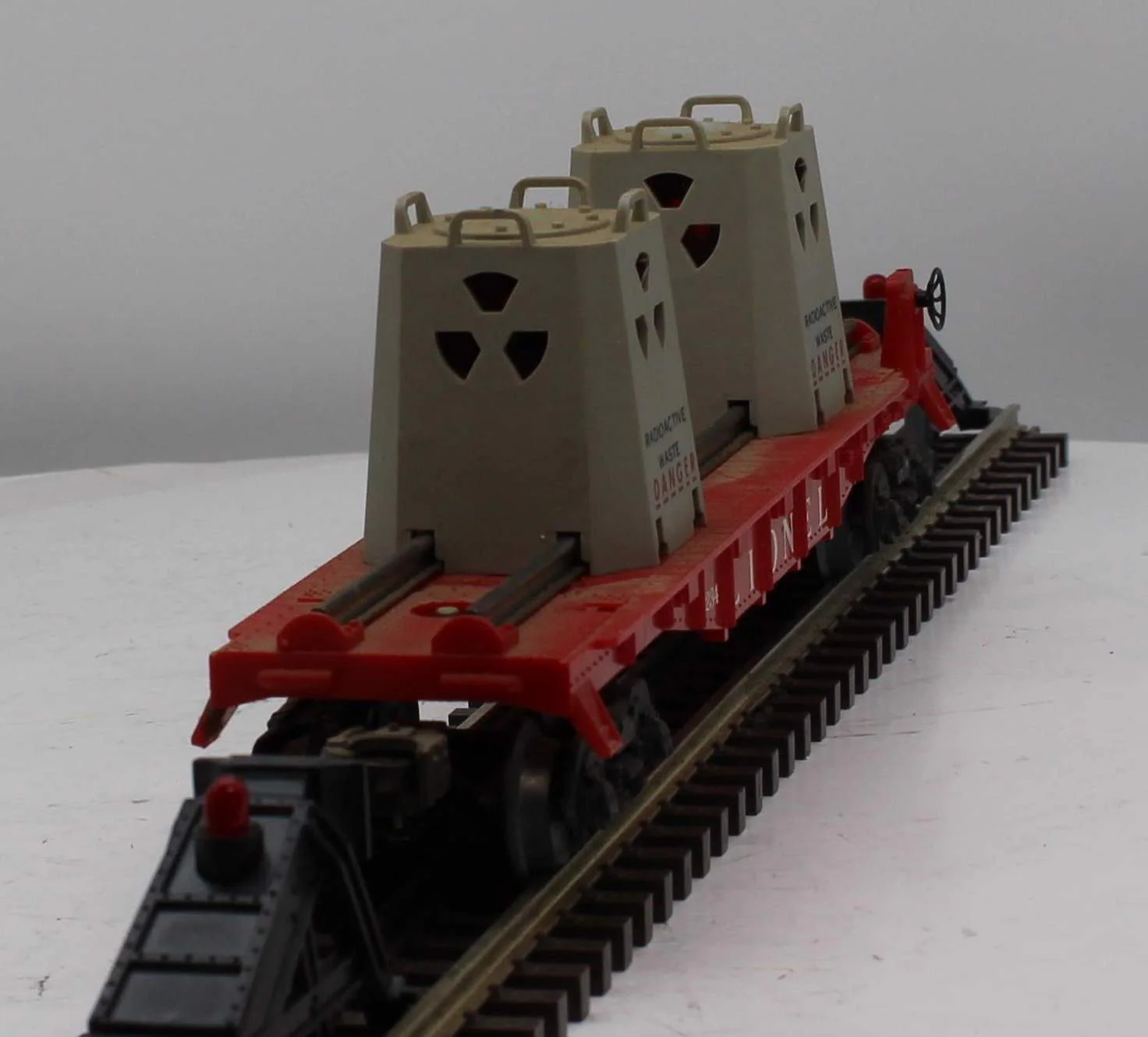 Lionel 6-9234 Lionel Radioactive Waste Car O Scale Used - Image 3