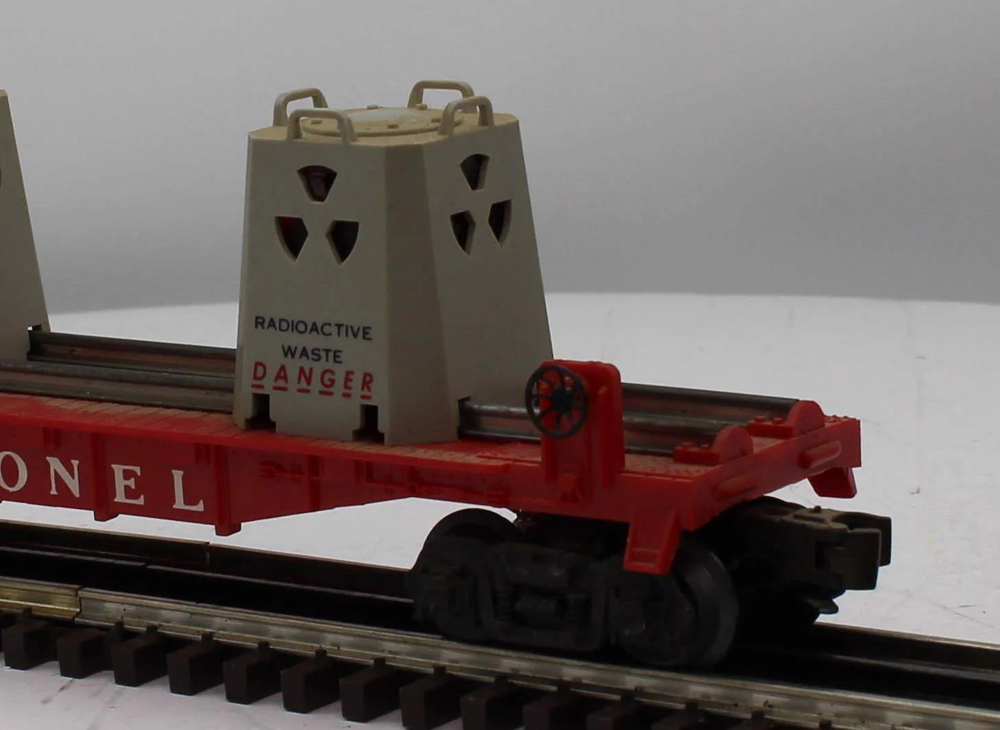 Lionel 6-9234 Lionel Radioactive Waste Car O Scale Used - Image 4