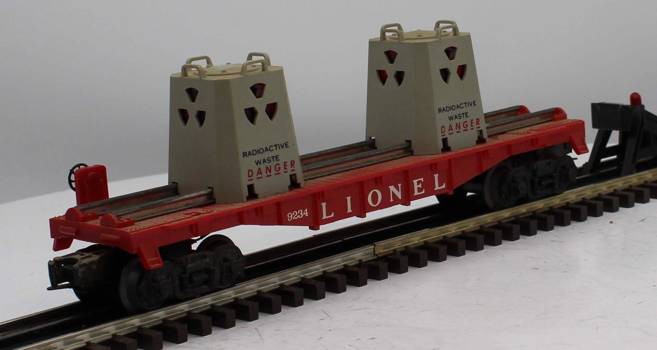 Lionel 6-9234 Lionel Radioactive Waste Car O Scale Used - Image 6