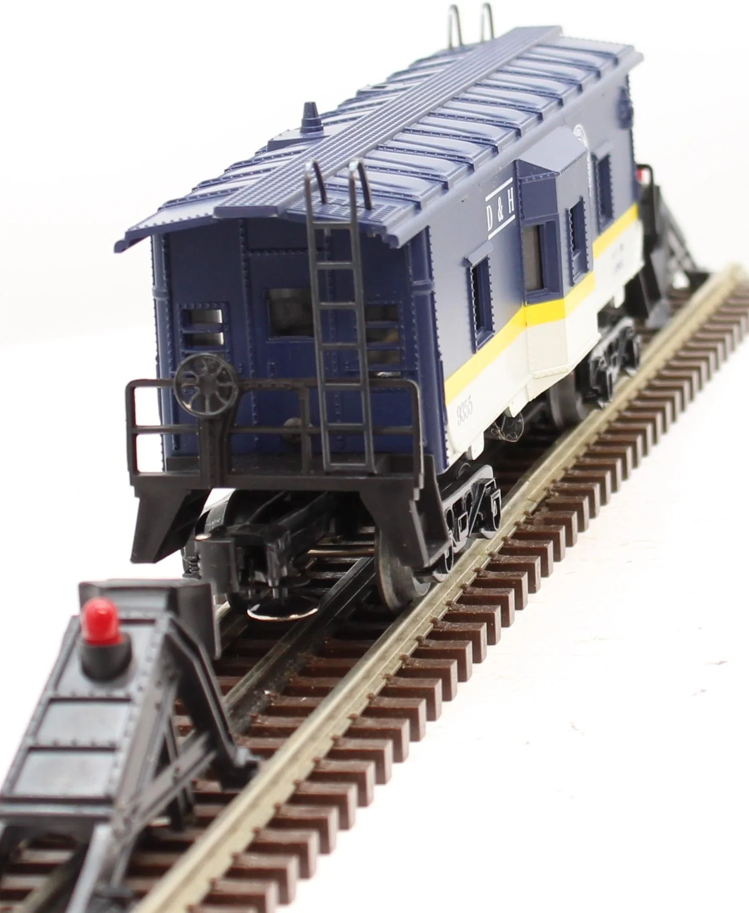Lionel 6-9355 DELAWARE & HUDSON Bay Window Caboose O Scale Used - Image 2