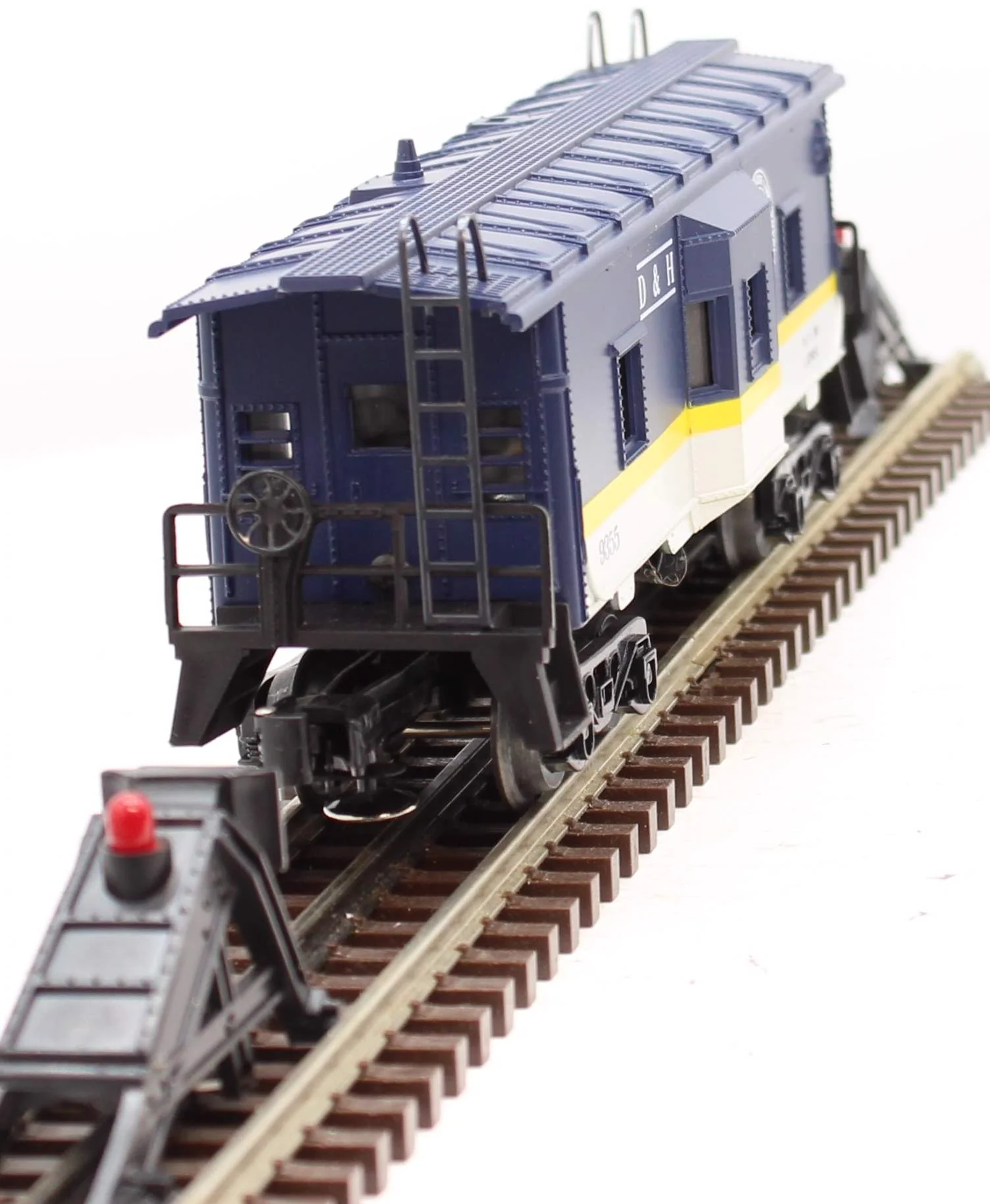 Lionel 6-9355 DELAWARE & HUDSON Bay Window Caboose O Scale Used - Image 6