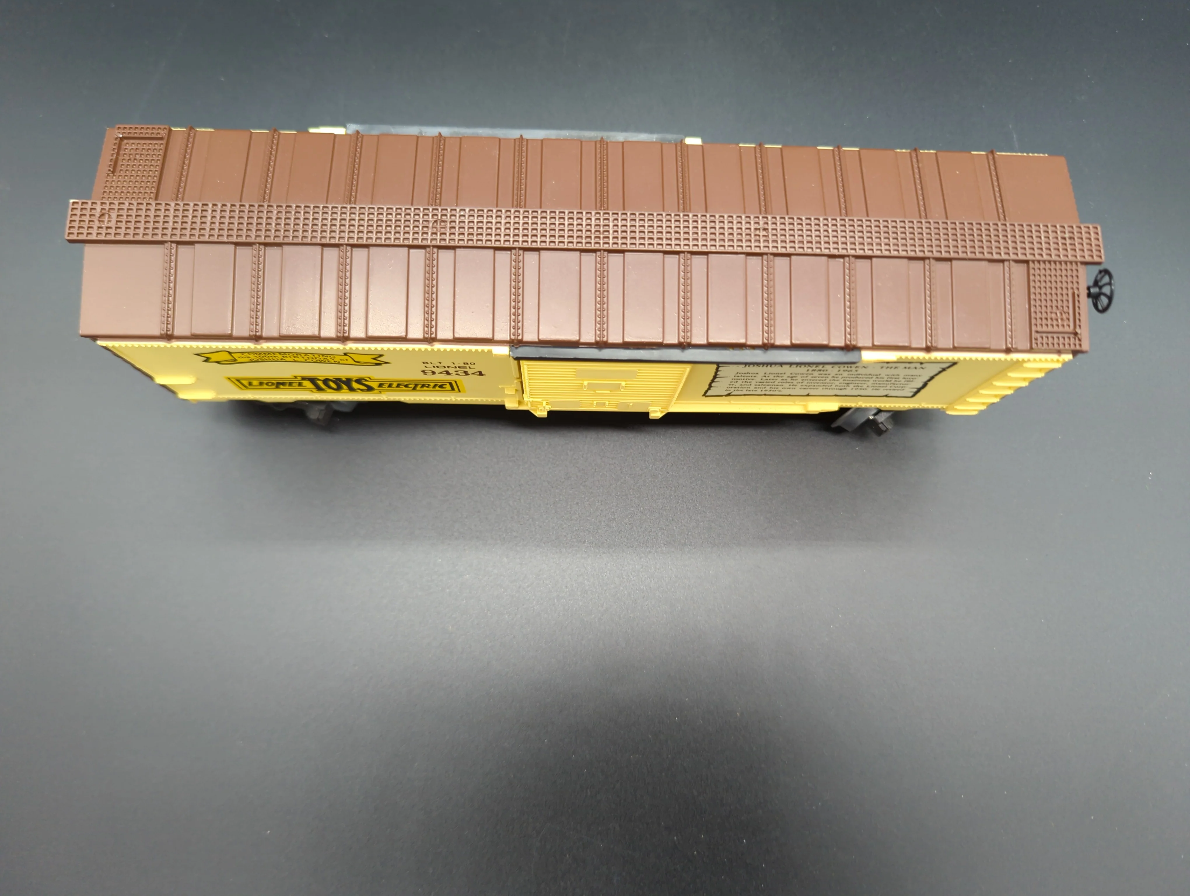 Lionel 6-9434 Joshua Lionel Cowen The Man 1880-1965 100th Birthday box car O O SCALE Like New Damaged Box - Image 2