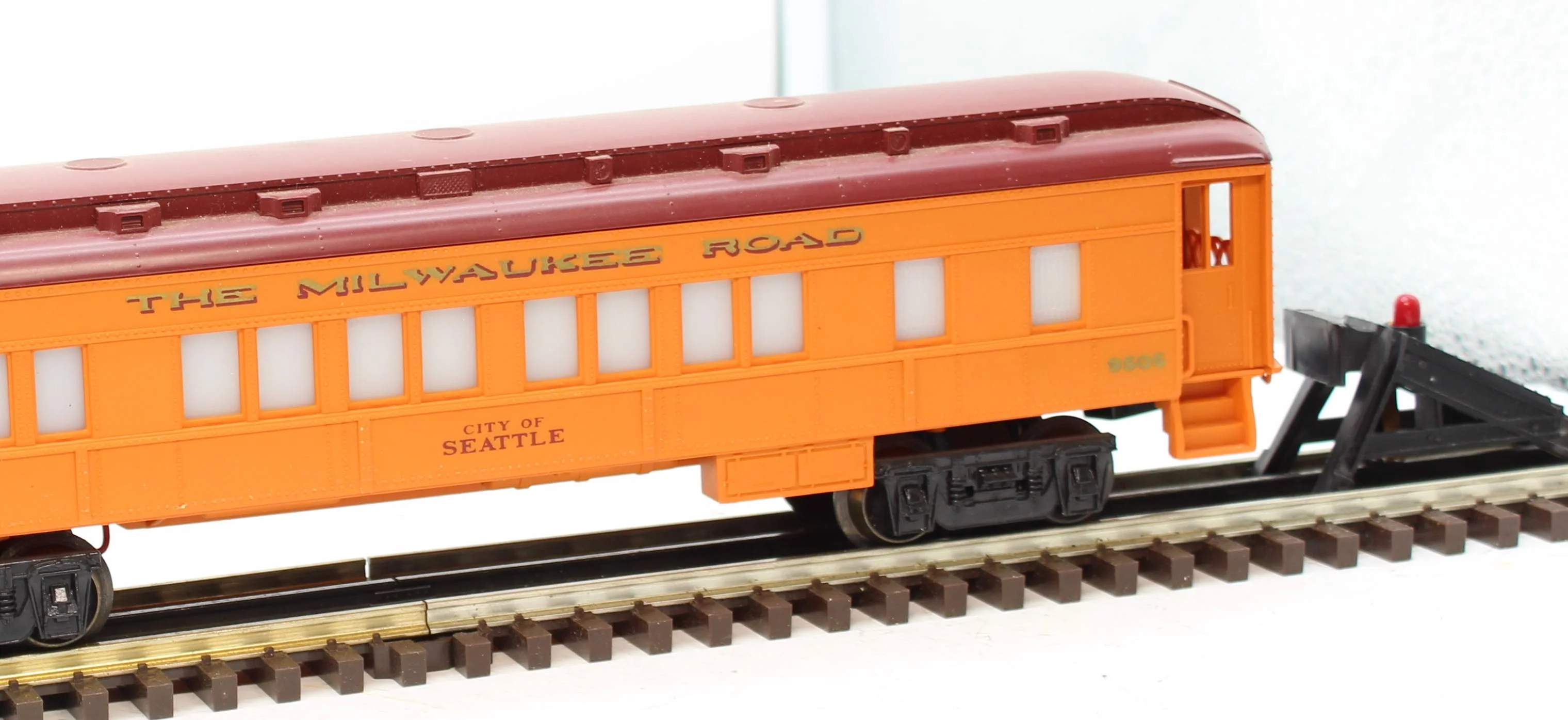 Lionel 6-9505 MILWAUKEE ROAD City of Seattle Passenger Car O Scale Used Damaged Box - Image 6