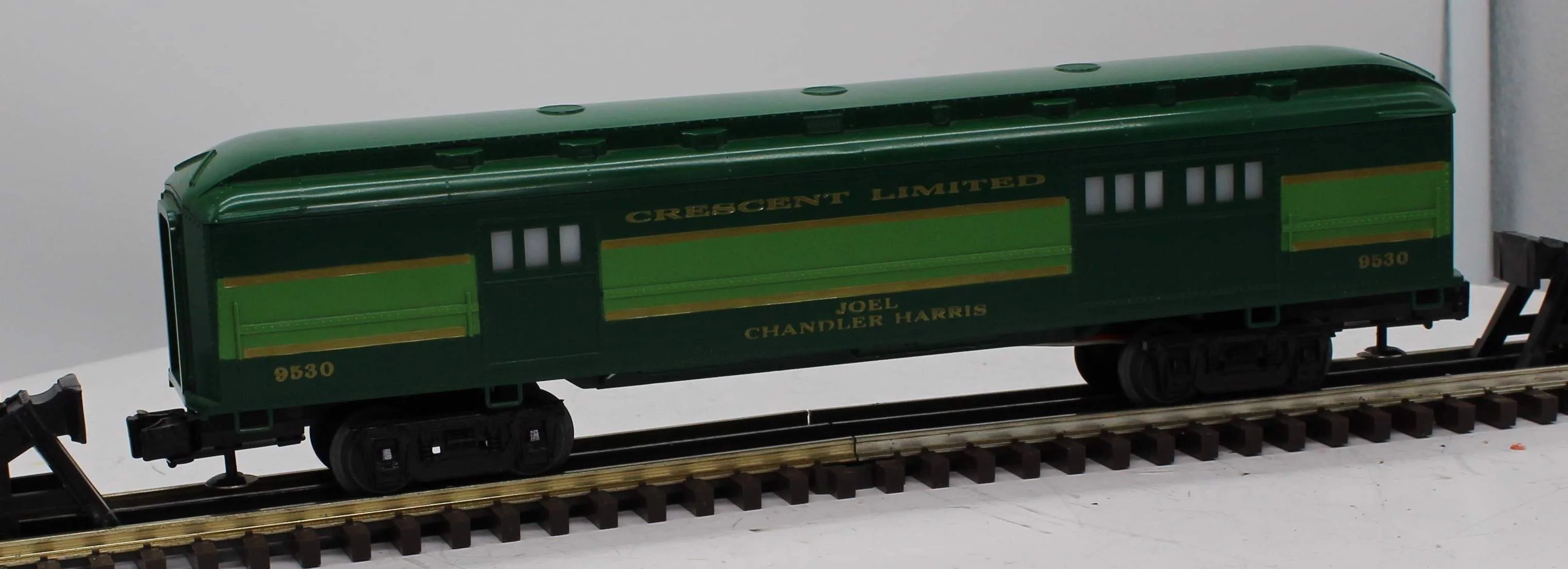 Lionel 6-9530 SOUTHERN RAILWAY SOUTHERN CRESCENT JOEL CHANDLER HARRIS BAGGAGE CAR O SCALE Like New - Image 2