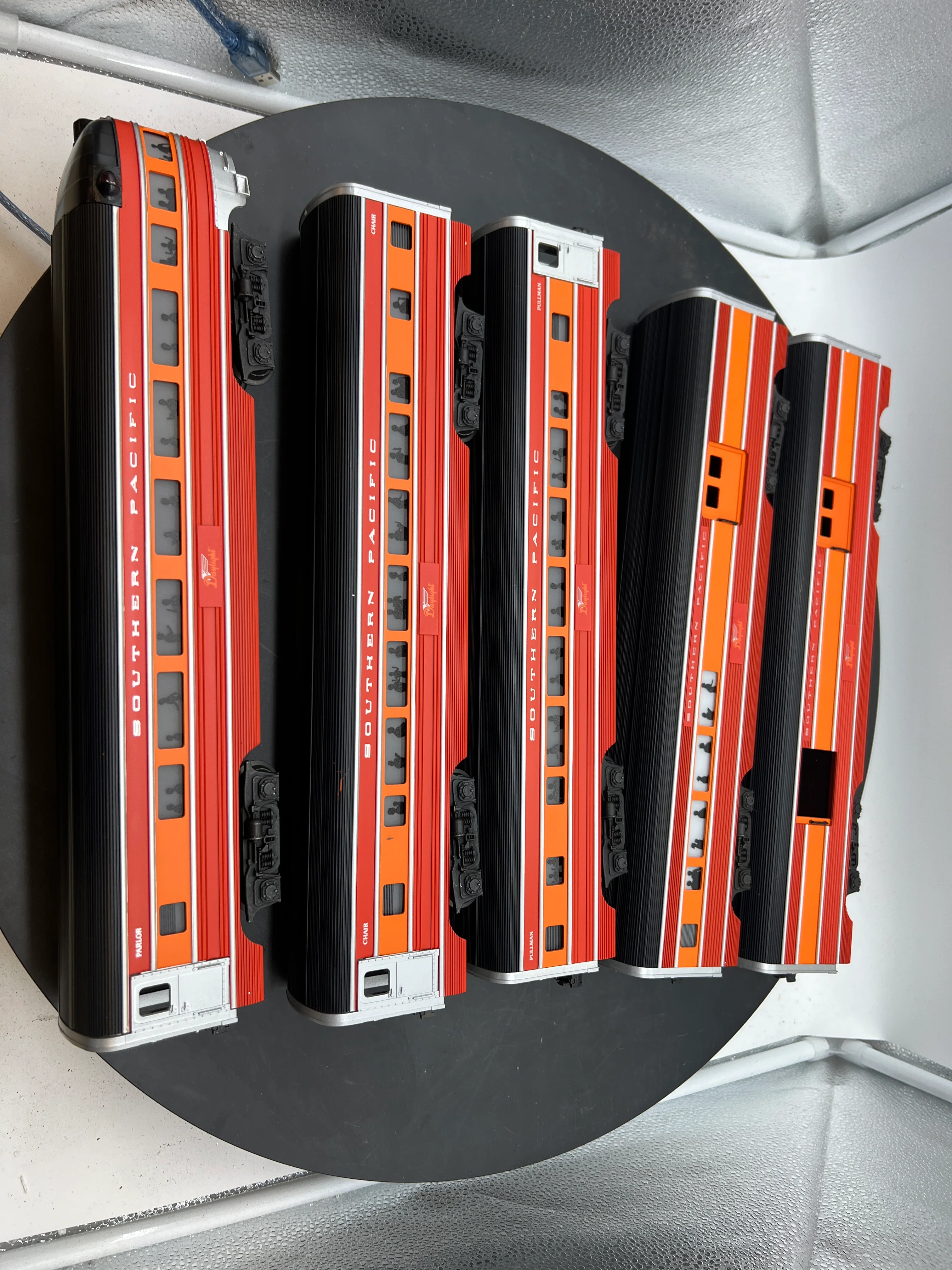 Lionel 6-9589, 6-9590, 6-9591, 6-9592, 6-9593 Southern Pacific Daylight Passenger Car Set (Set of 5) O Scale Like New - Image 11