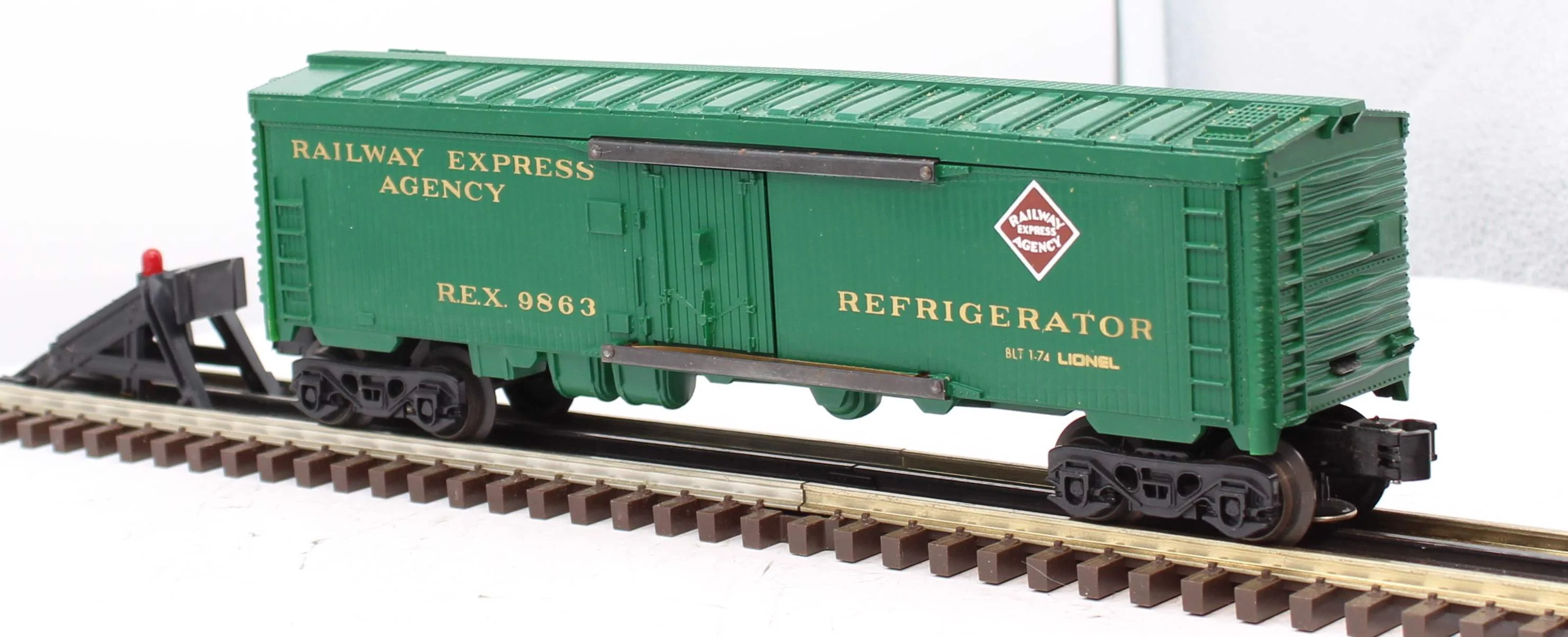 Lionel 6-9863 RAILWAY EXPRESS AGENCY REEFER CAR Mainline O Scale Used Damaged Box - Image 5