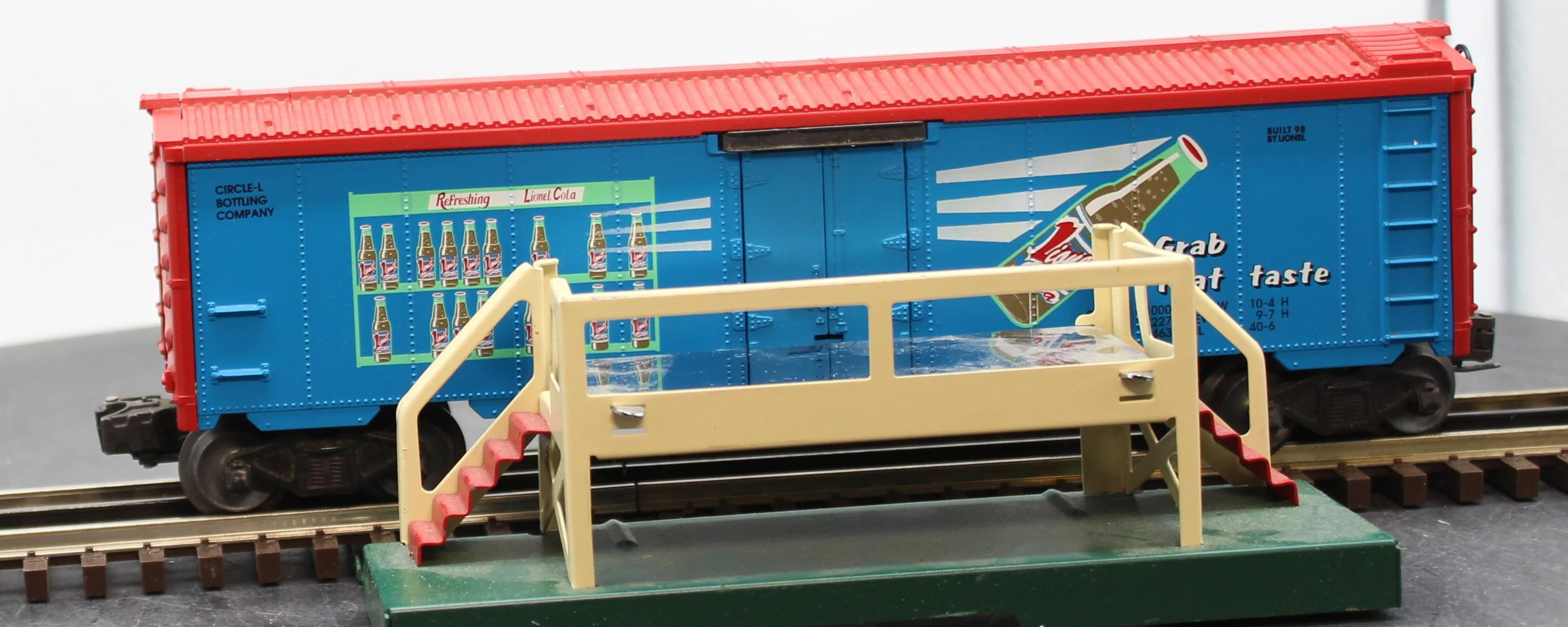 Lionel Cola 6-16777 Operating car O Scale Used Damaged Box