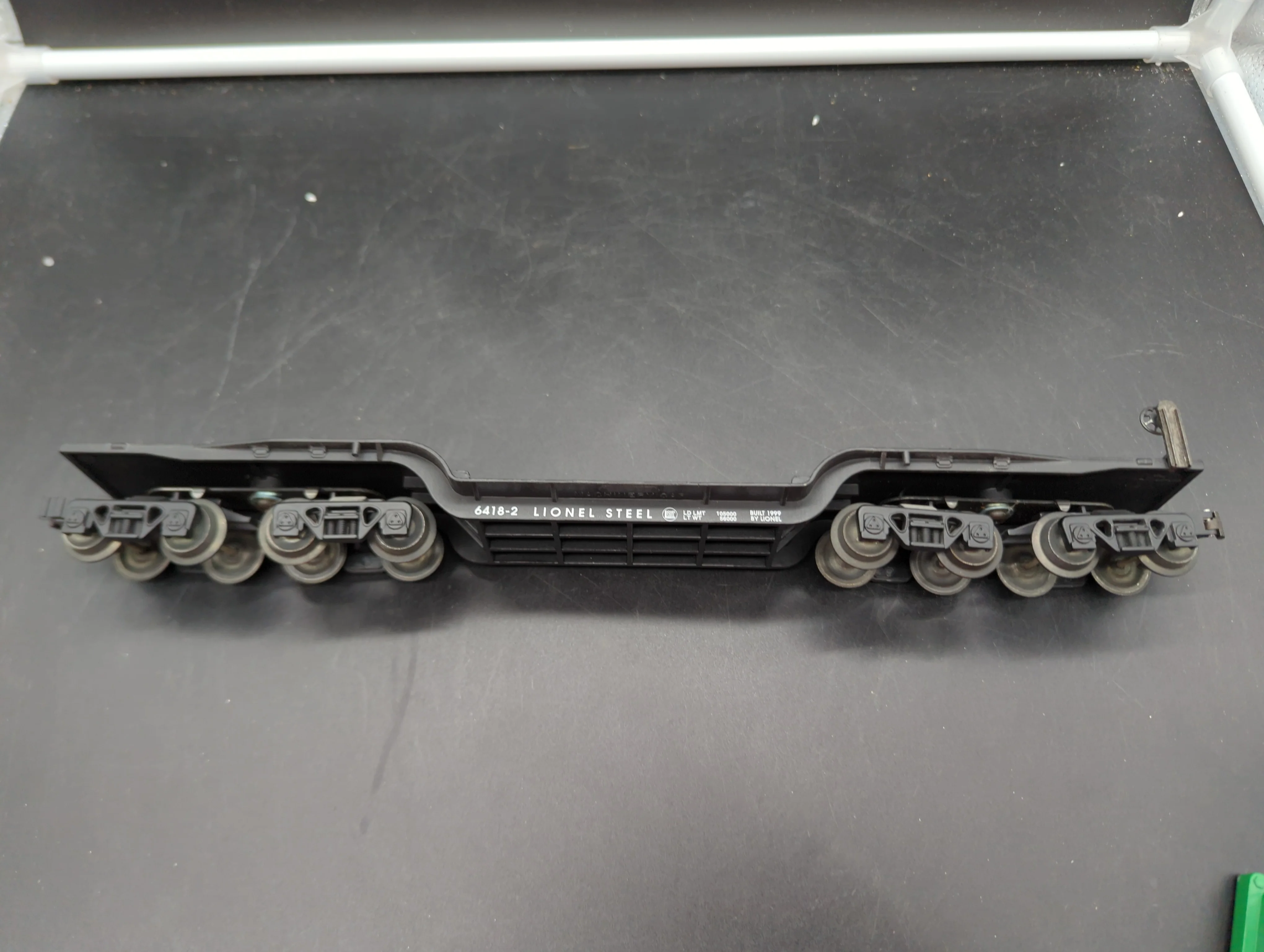Lionel 6-36900 depressed center flatcar with back shop  O SCALE Like New - Image 2