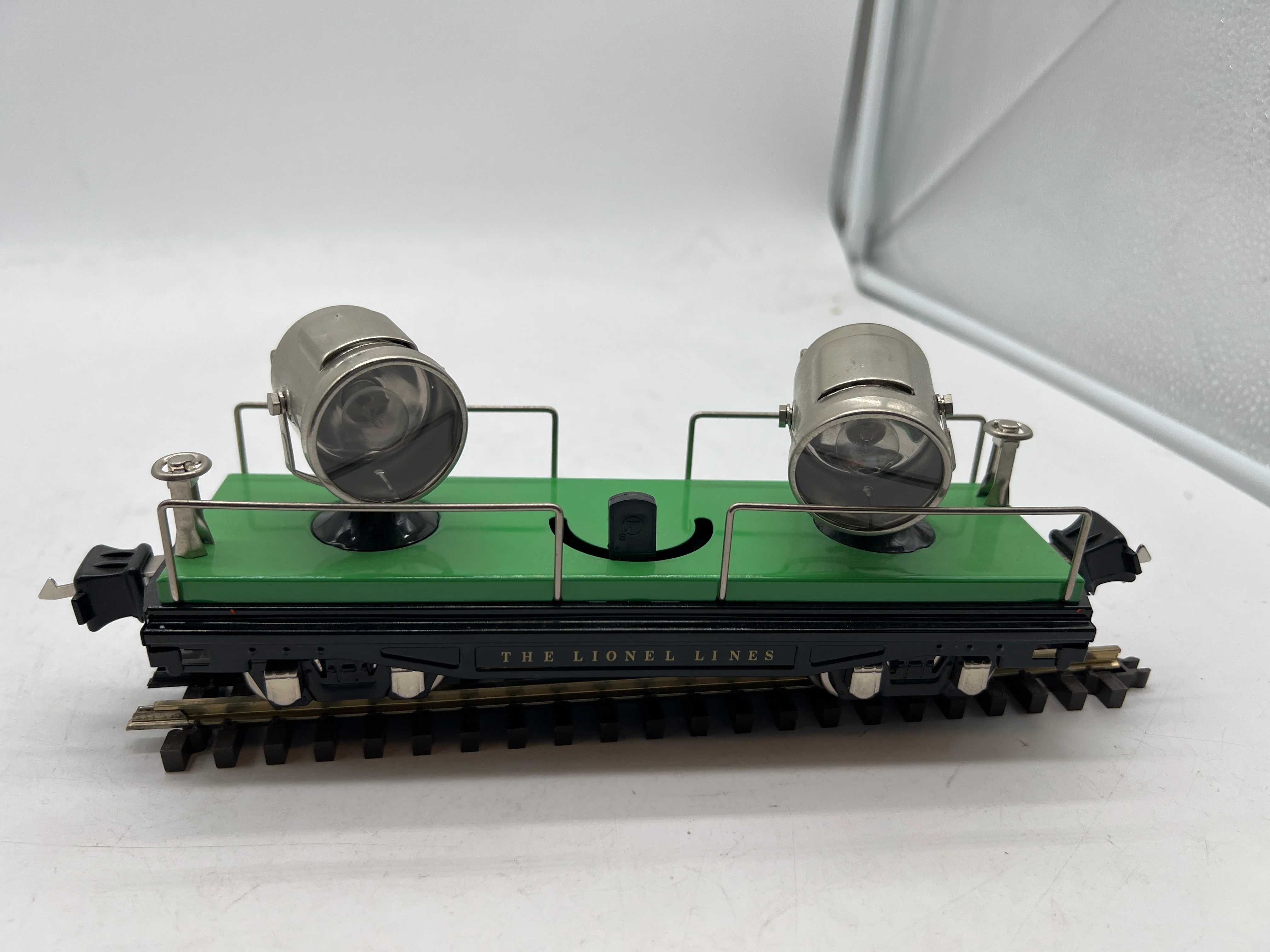 Lionel Green and Black Tinplate Searchlight remake Lionel Lines O SCALE Used Excellent No Box - Image 3