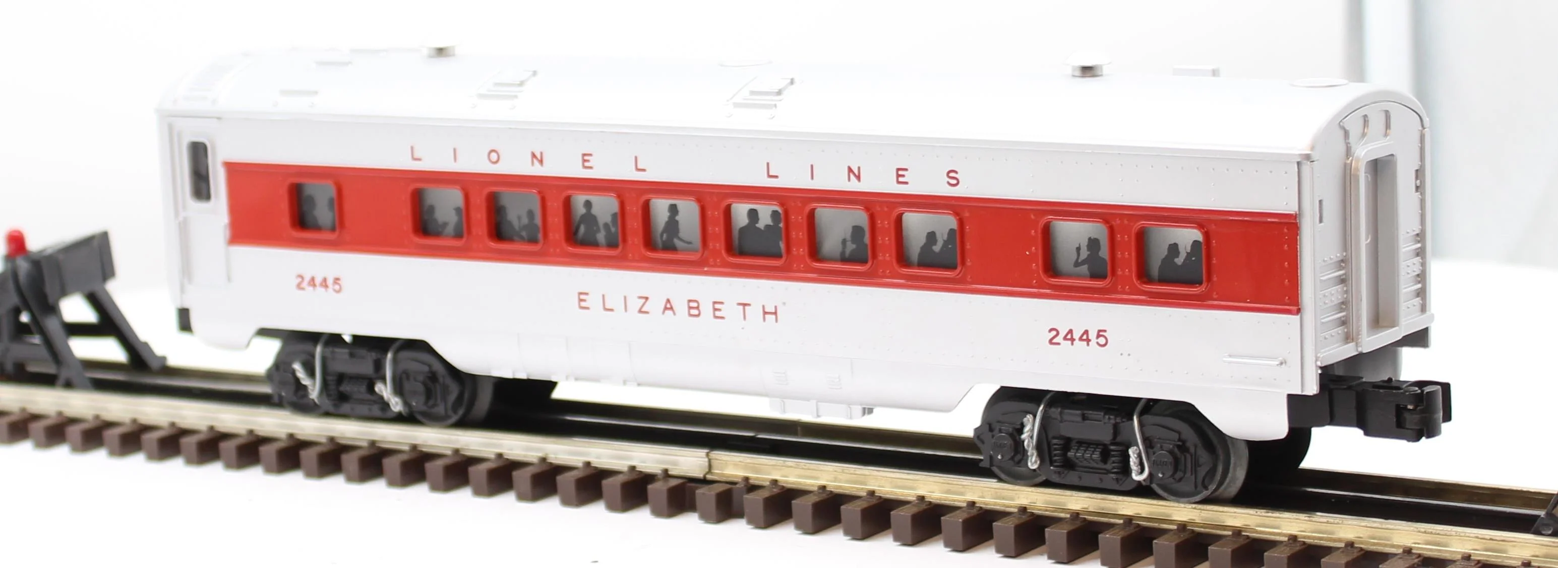 LIONEL LL Elisabeth Streamline Coach-Red Stripe Illuminated Passenger Car 6-2445 O SCALE Like New - Image 4
