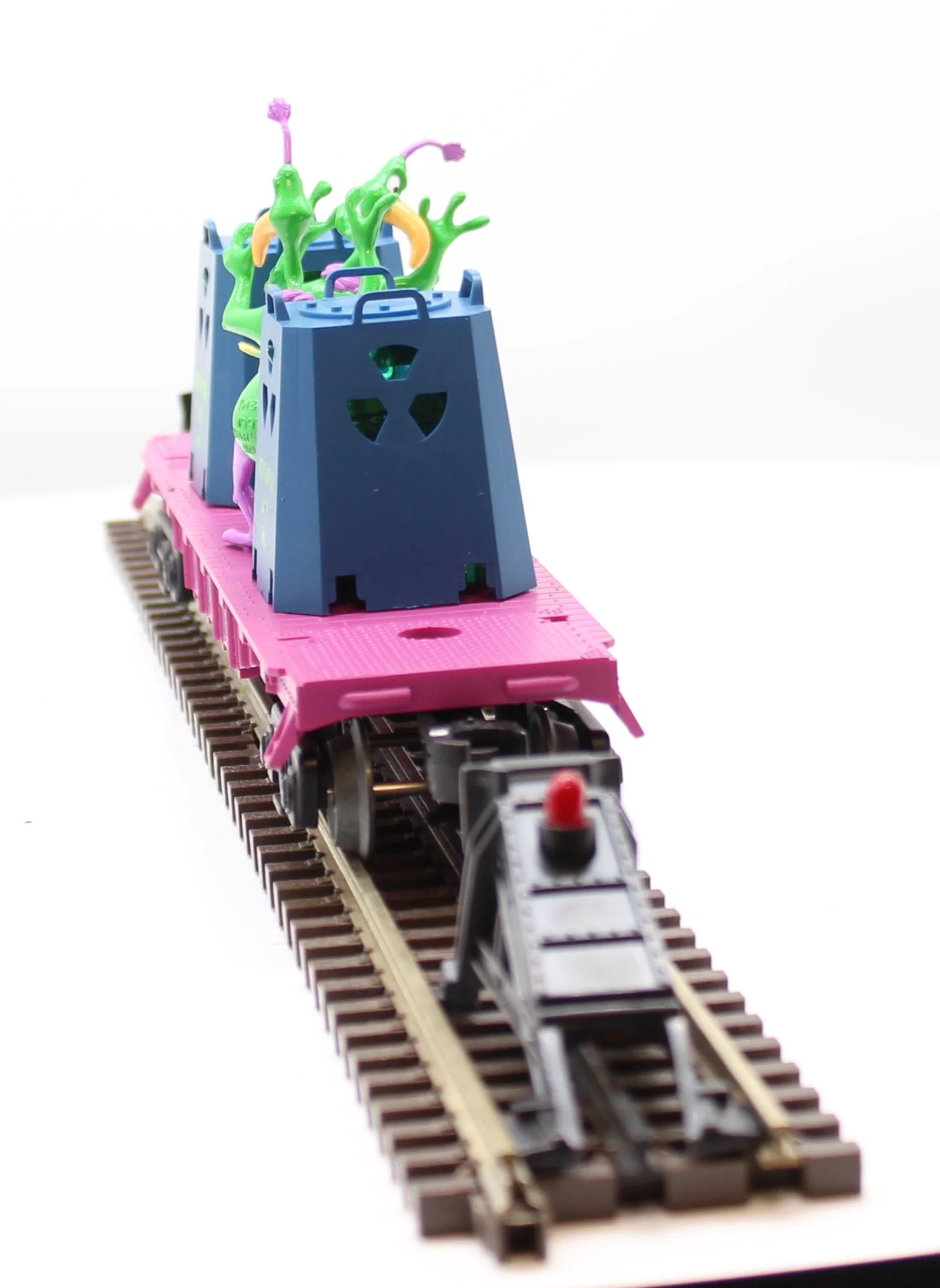 Lionel Porky Pig And 2 Instant Martians Flat Car Blinking Load 6-16754 O SCALE Like New - Image 5