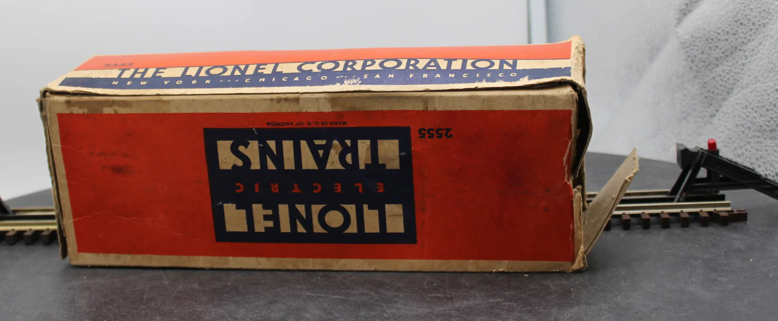Lionel Postwar 2555 Sunoco METAL Tank Car with Flying Shoes O SCALE Used Excellent Damaged Box - Image 4