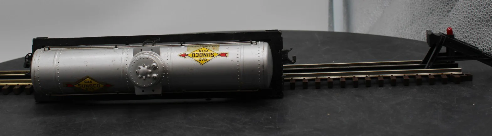 Lionel Postwar 2555 Sunoco METAL Tank Car with Flying Shoes O SCALE Used Excellent Damaged Box - Image 6