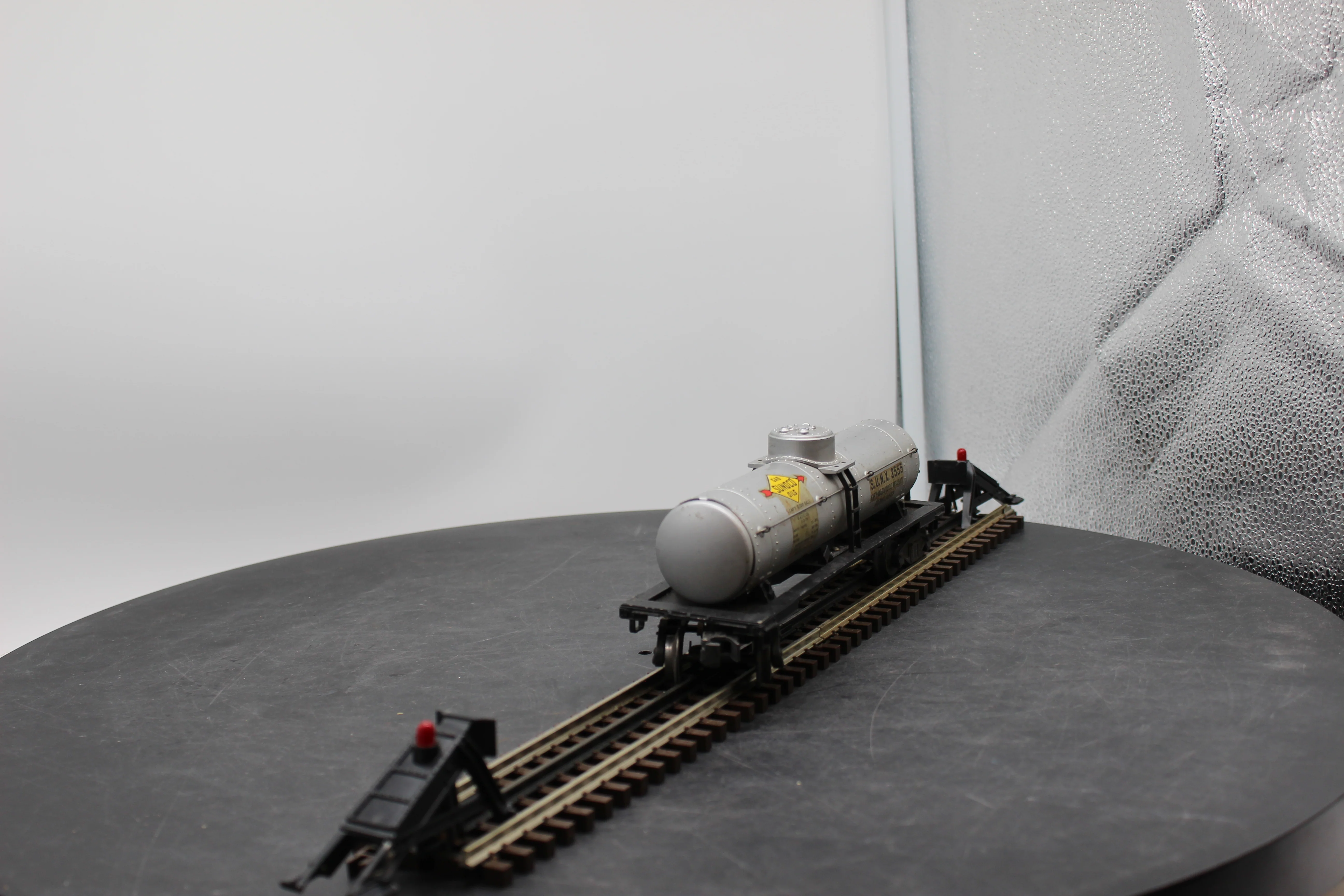 Lionel Postwar 2555 Sunoco METAL Tank Car with Flying Shoes O SCALE Used Excellent Damaged Box - Image 7