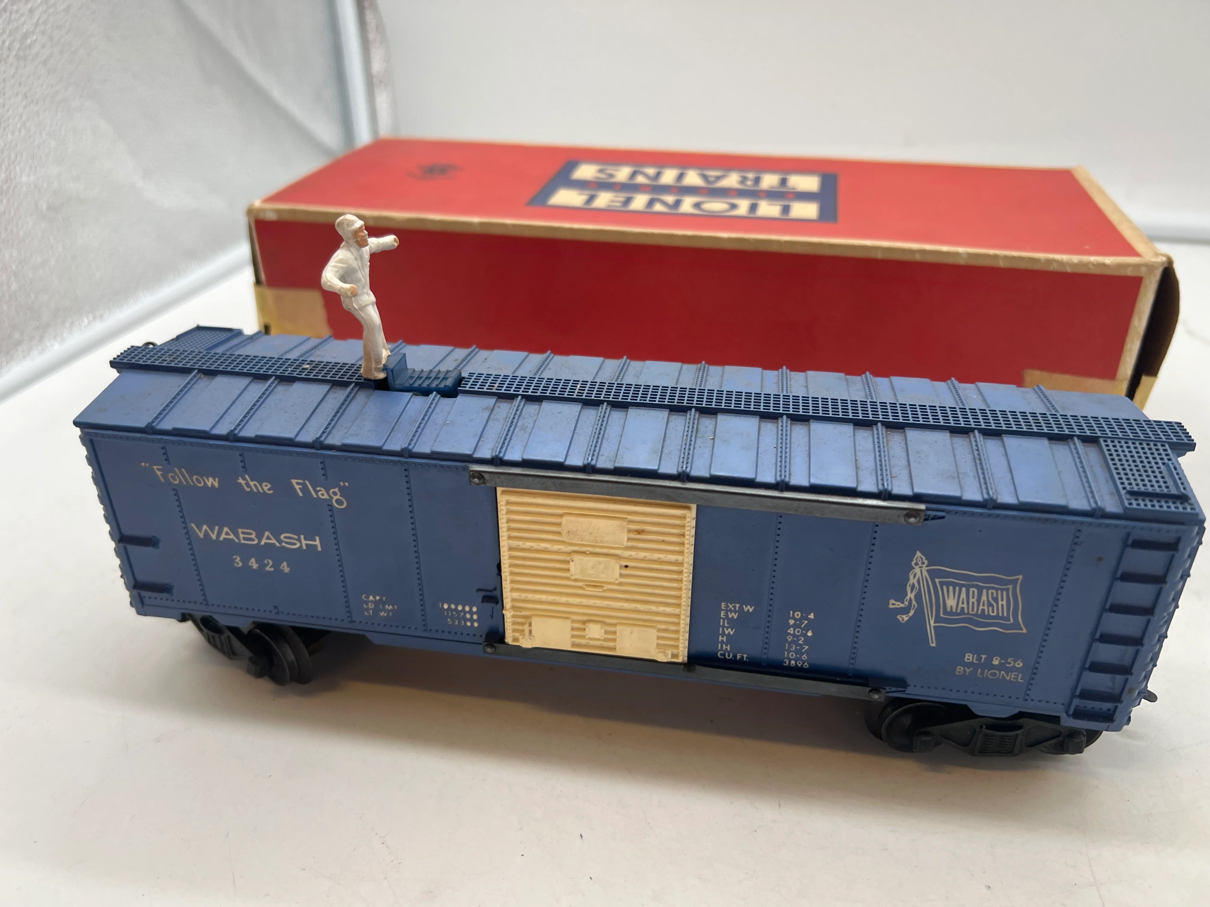LIONEL POSTWAR 3424 BLUE WABASH BOXCAR OPERATING BRAKEMAN W/ FIGURE O SCALE Used as is Excellent Damaged Box