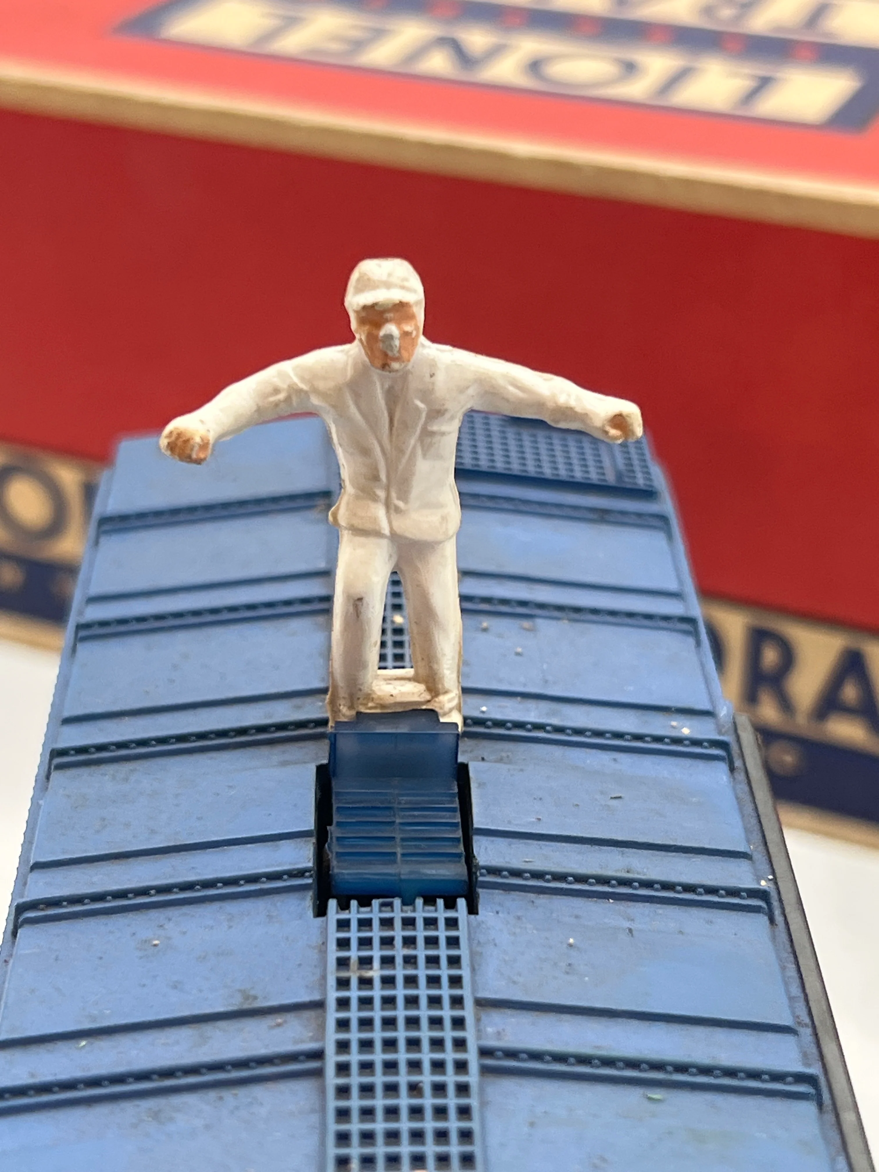 LIONEL POSTWAR 3424 BLUE WABASH BOXCAR OPERATING BRAKEMAN W/ FIGURE O SCALE Used as is Excellent Damaged Box - Image 5