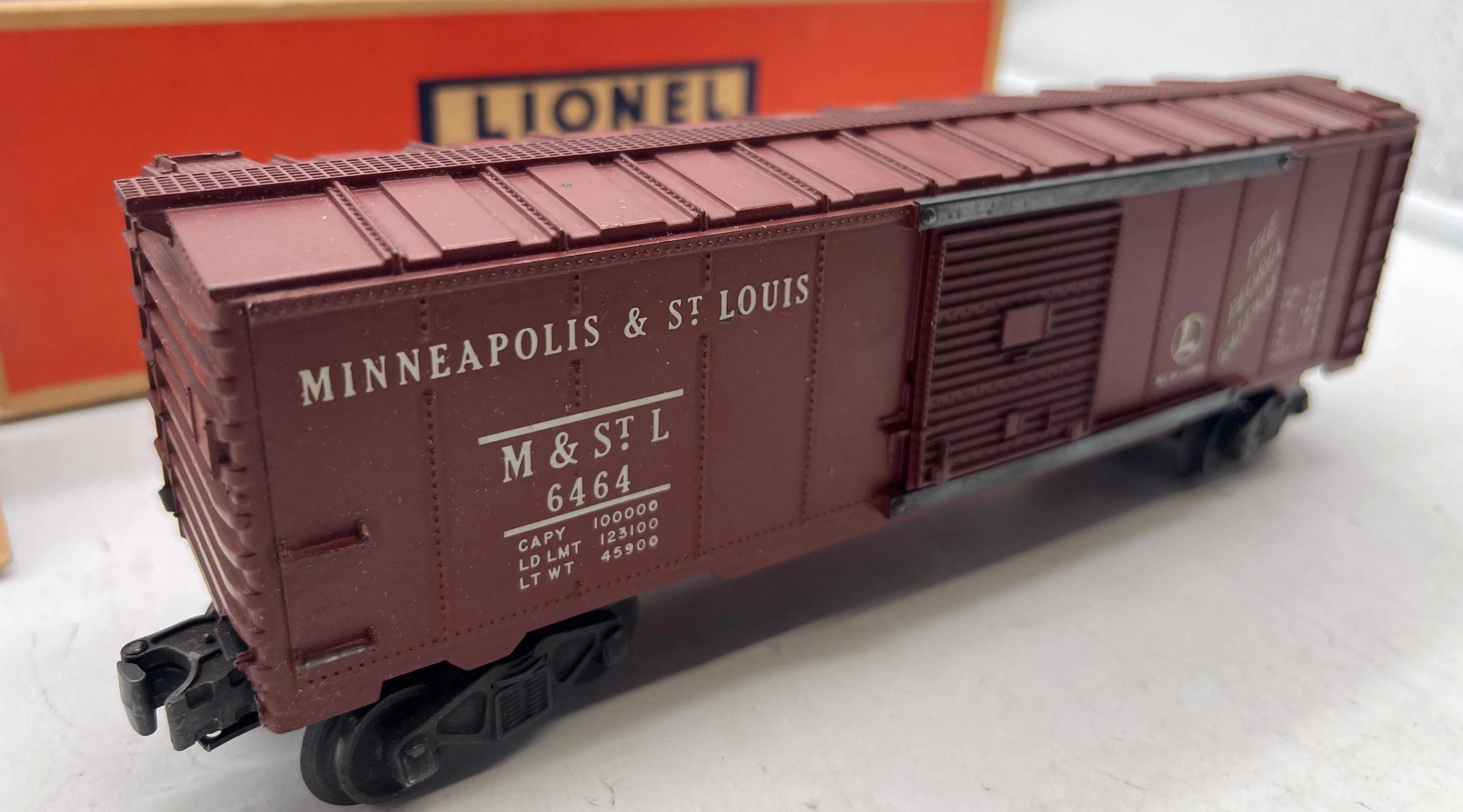 Lionel Postwar 6464-50 MINNEAPOLIS & ST. LOUIS Box Car 6464 Scale O SCALE Used Damaged Box - Image 2