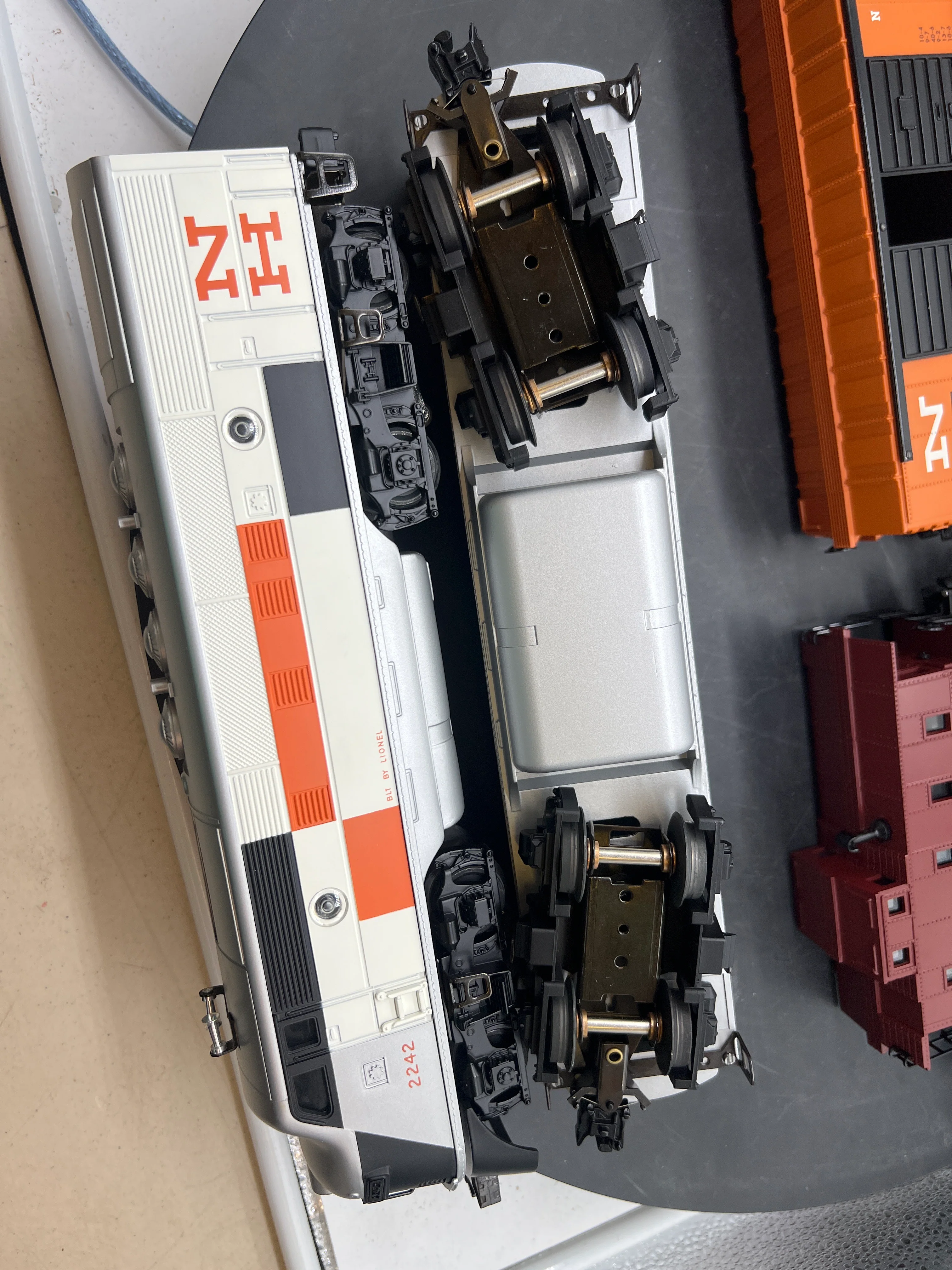 Lionel Postwar Celebration (remake) 6-38324 #2507W NEW HAVEN F3 DIESEL FREIGHT SET (CONVENTIONAL PWR & DMY A #2242) O SCALE Like New - Image 11