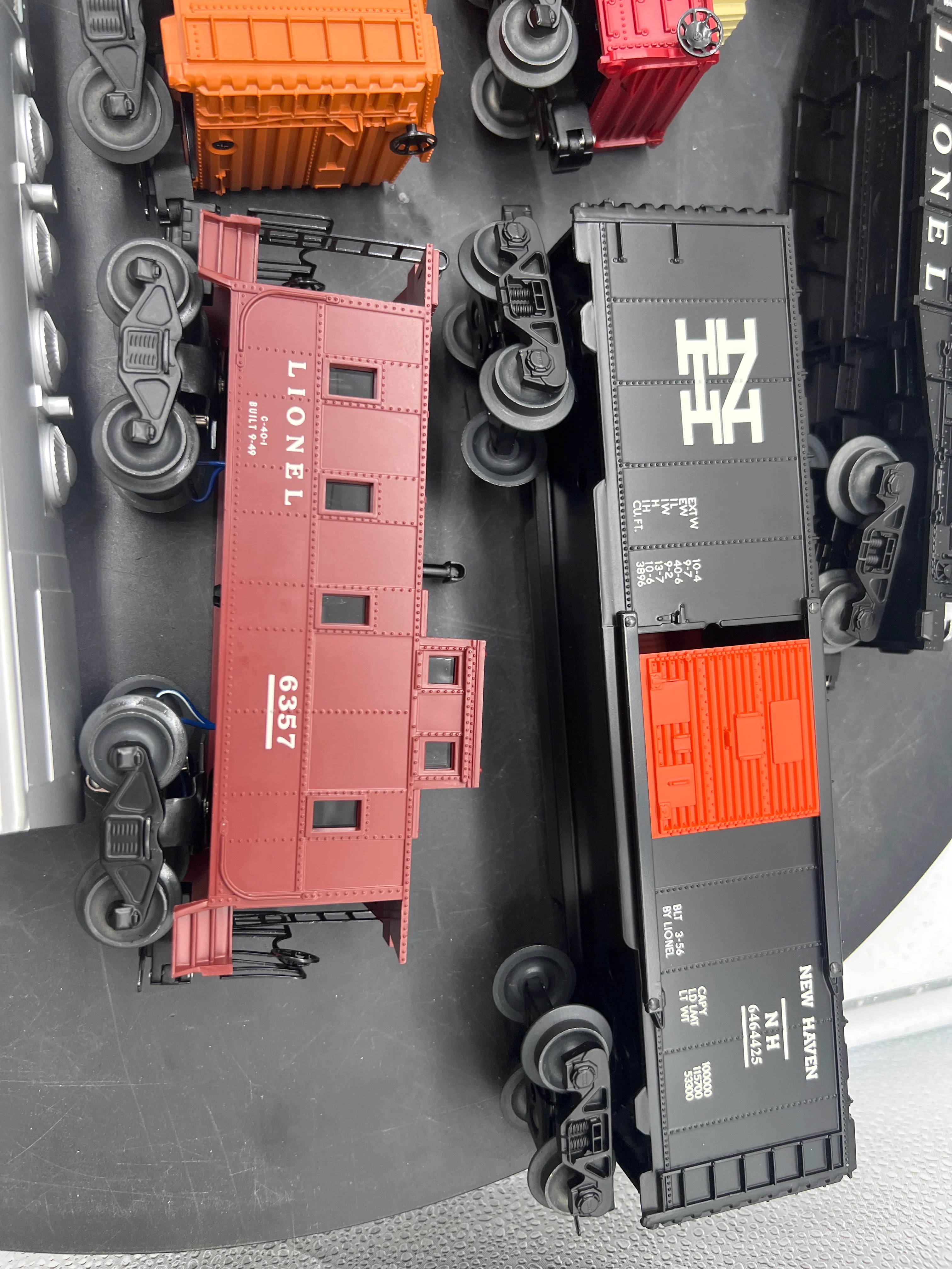 Lionel Postwar Celebration (remake) 6-38324 #2507W NEW HAVEN F3 DIESEL FREIGHT SET (CONVENTIONAL PWR & DMY A #2242) O SCALE Like New - Image 4