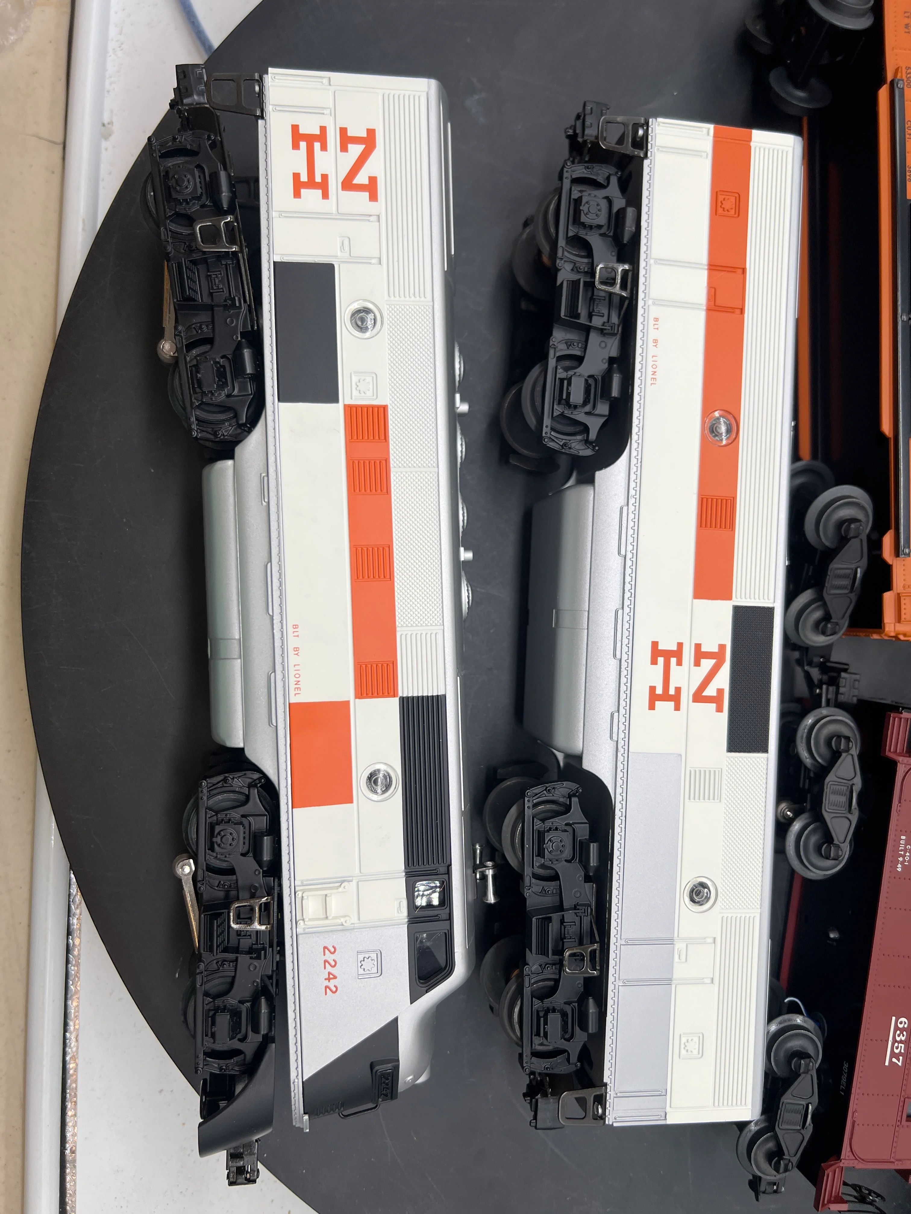 Lionel Postwar Celebration (remake) 6-38324 #2507W NEW HAVEN F3 DIESEL FREIGHT SET (CONVENTIONAL PWR & DMY A #2242) O SCALE Like New - Image 6