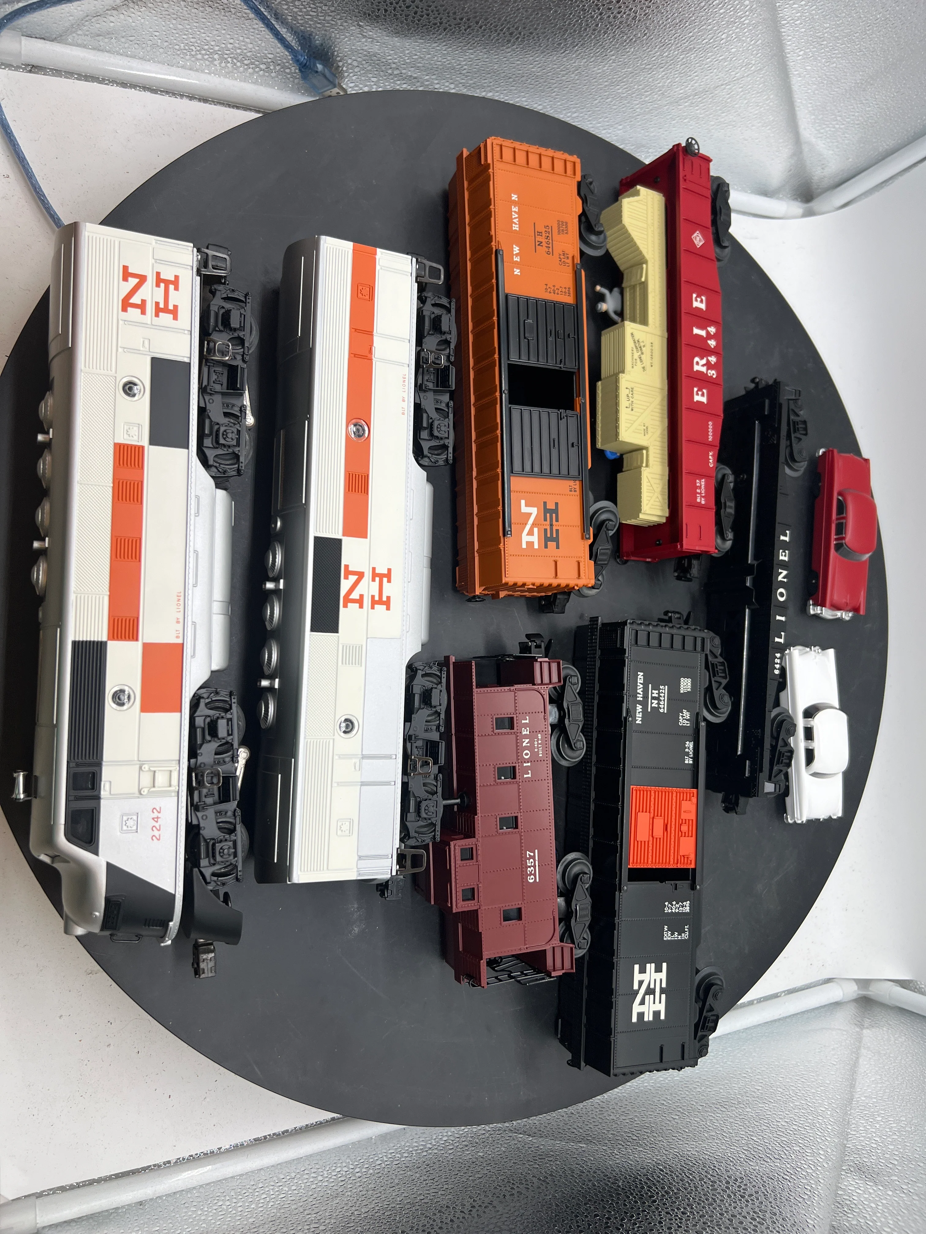 Lionel Postwar Celebration (remake) 6-38324 #2507W NEW HAVEN F3 DIESEL FREIGHT SET (CONVENTIONAL PWR & DMY A #2242) O SCALE Like New - Image 9