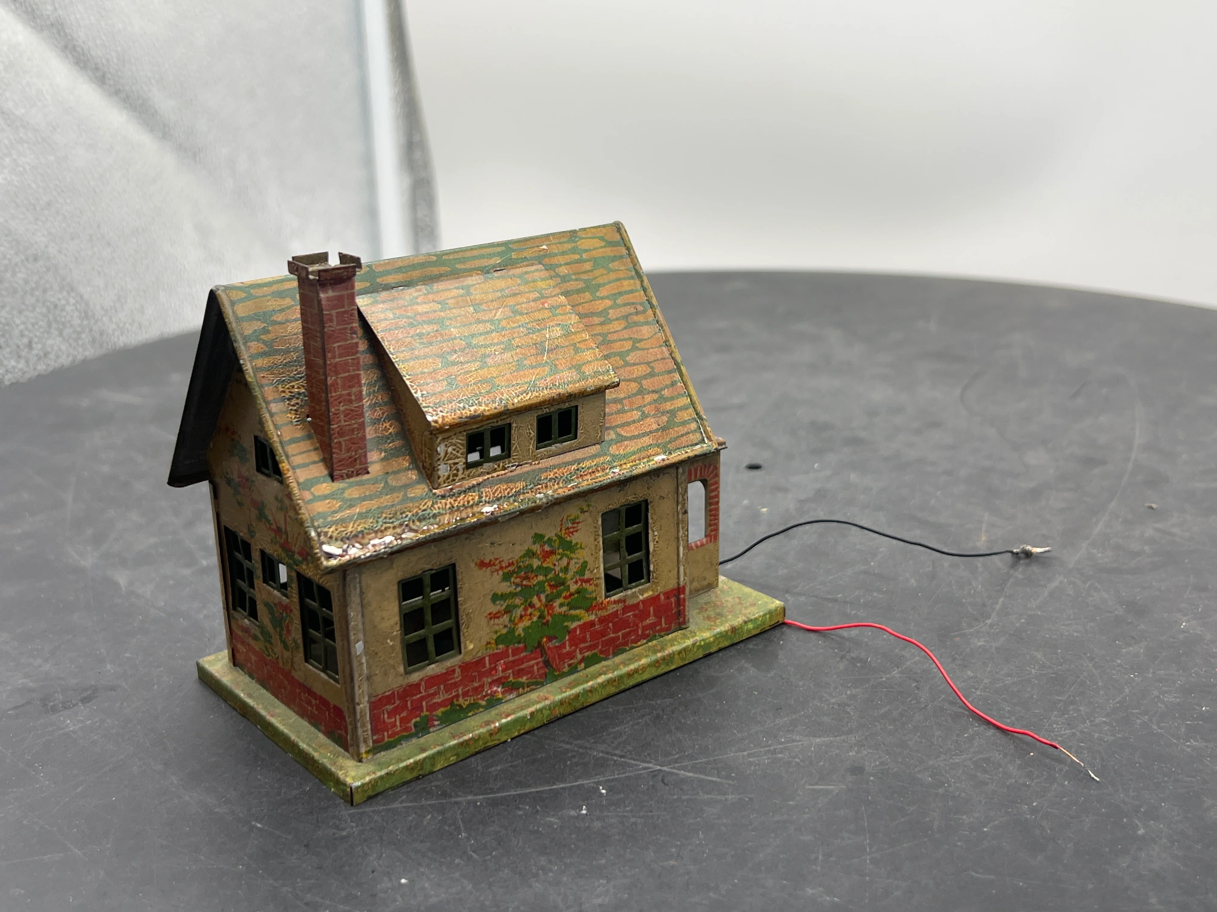 Lionel Prewar House #1 Lit (not original lighting)  Used No Box as is - Image 5